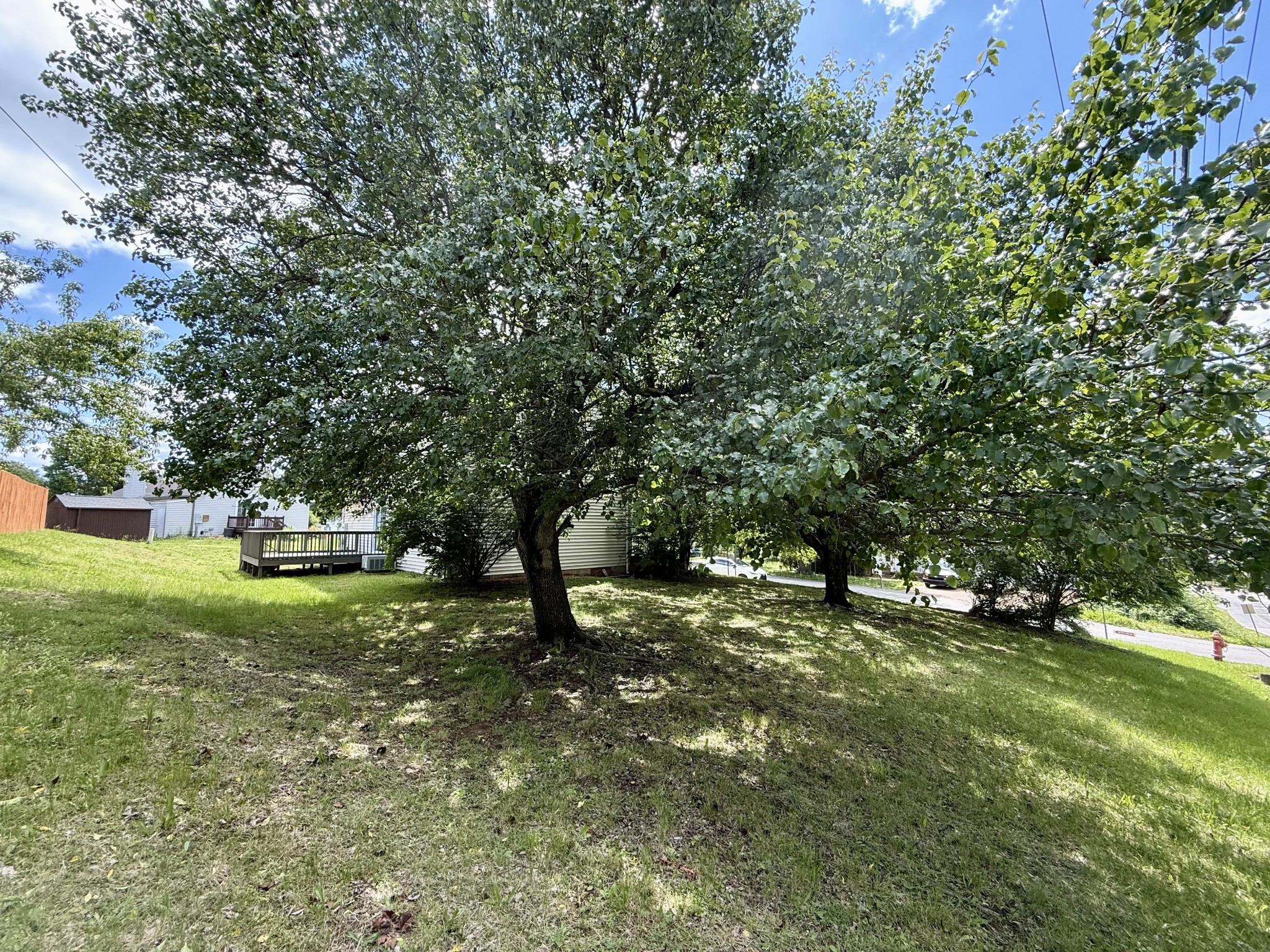 5801 Labrador Ln