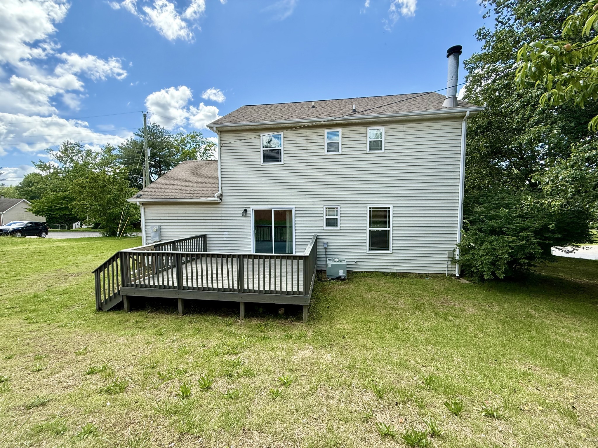 5801 Labrador Ln