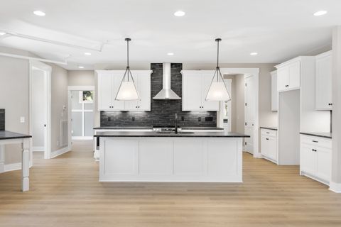 2033 Graceland Dr Goodlettsville TN 37072