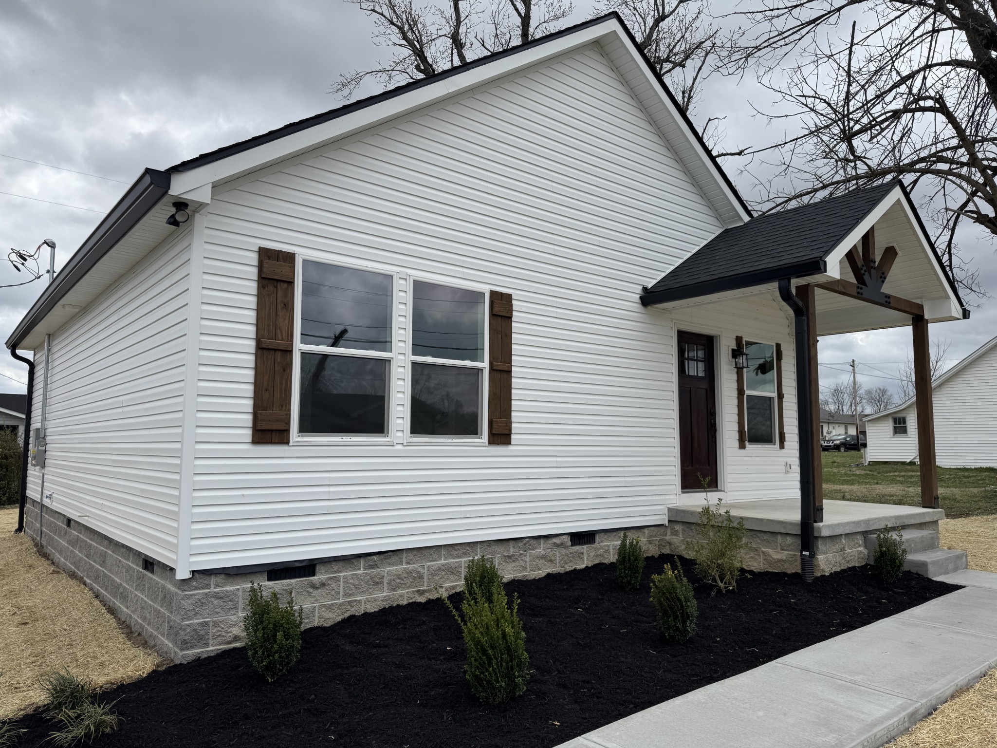 706 Courthouse View St