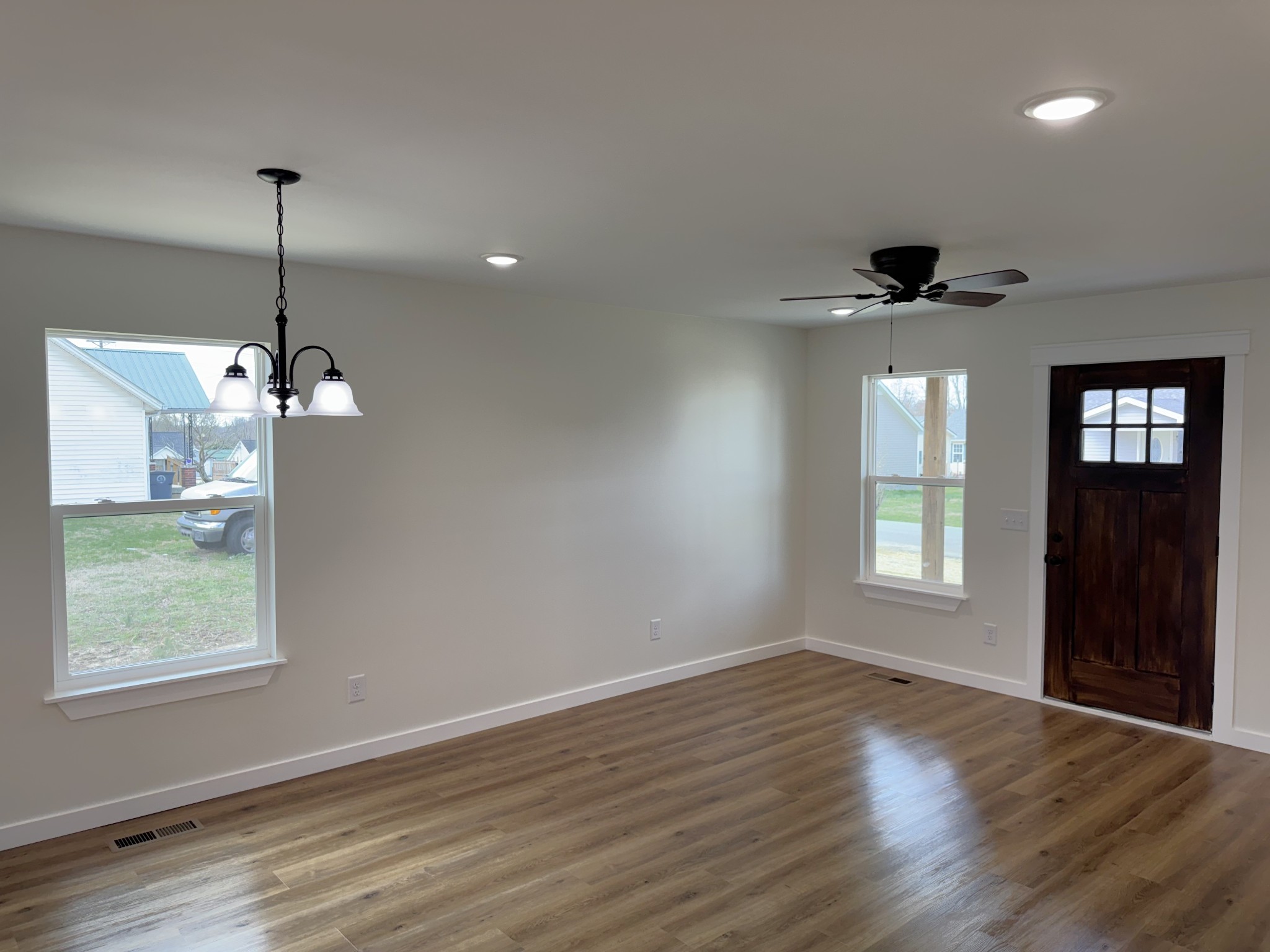 706 Courthouse View St