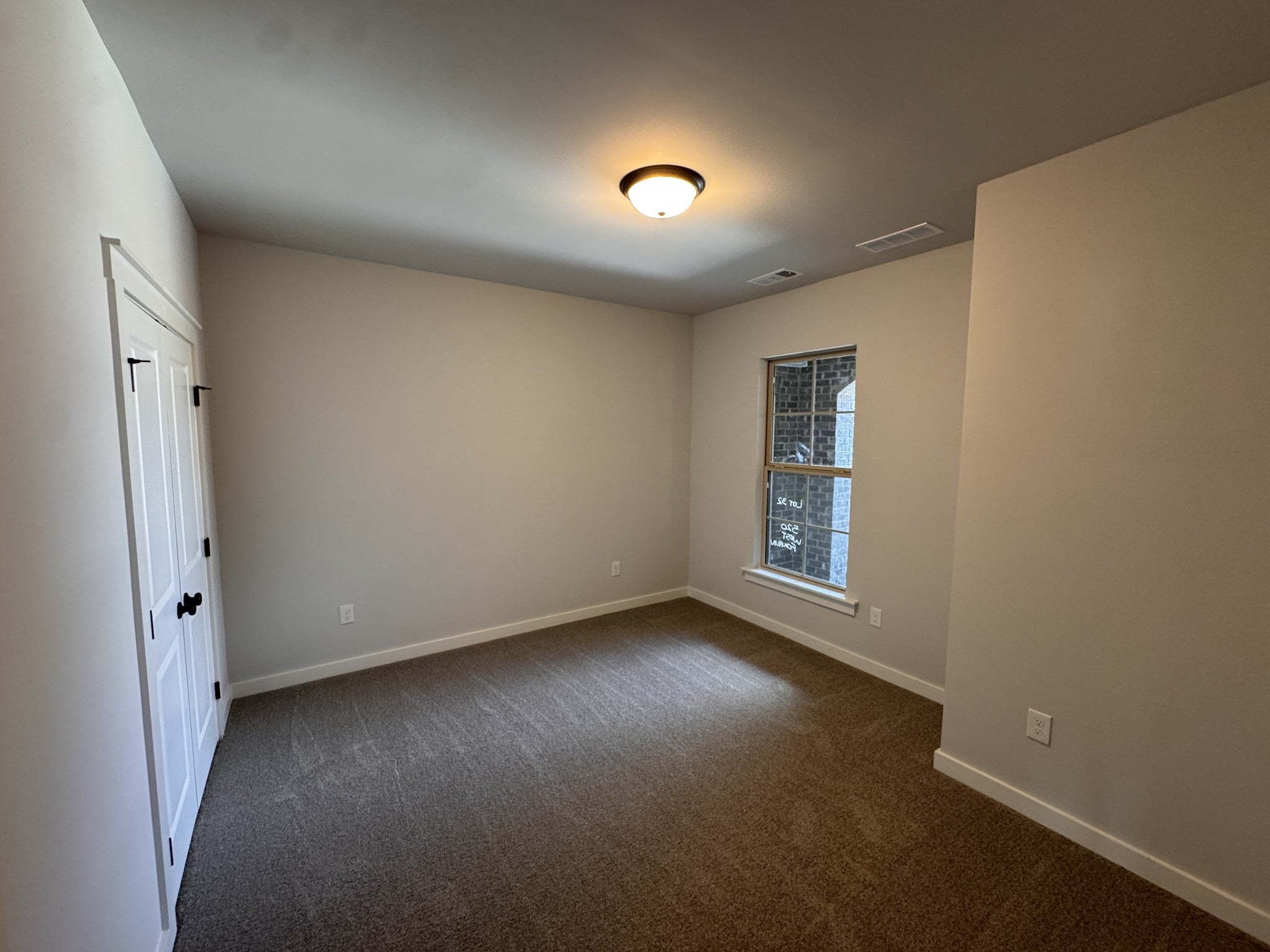 520 W Foxrun