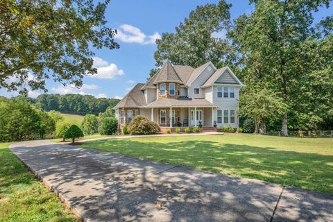 Photo of 1004 Bradby Dr, Burns, TN 37029 (MLS # 3060990)