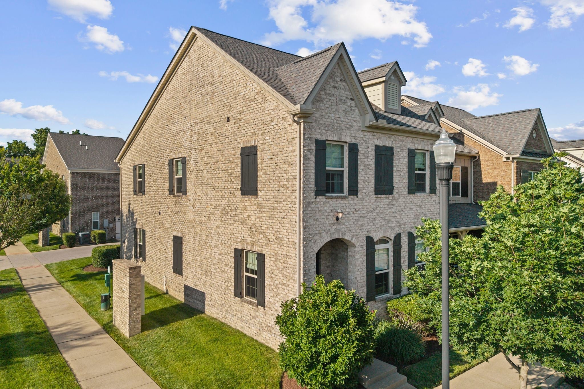 3-bed condo for sale in Franklin, TN 37064, 1636 Shadow Green Dr 1636 Shadow Green Dr, Franklin TN 37064 3-bed condo, photo 2 of 38