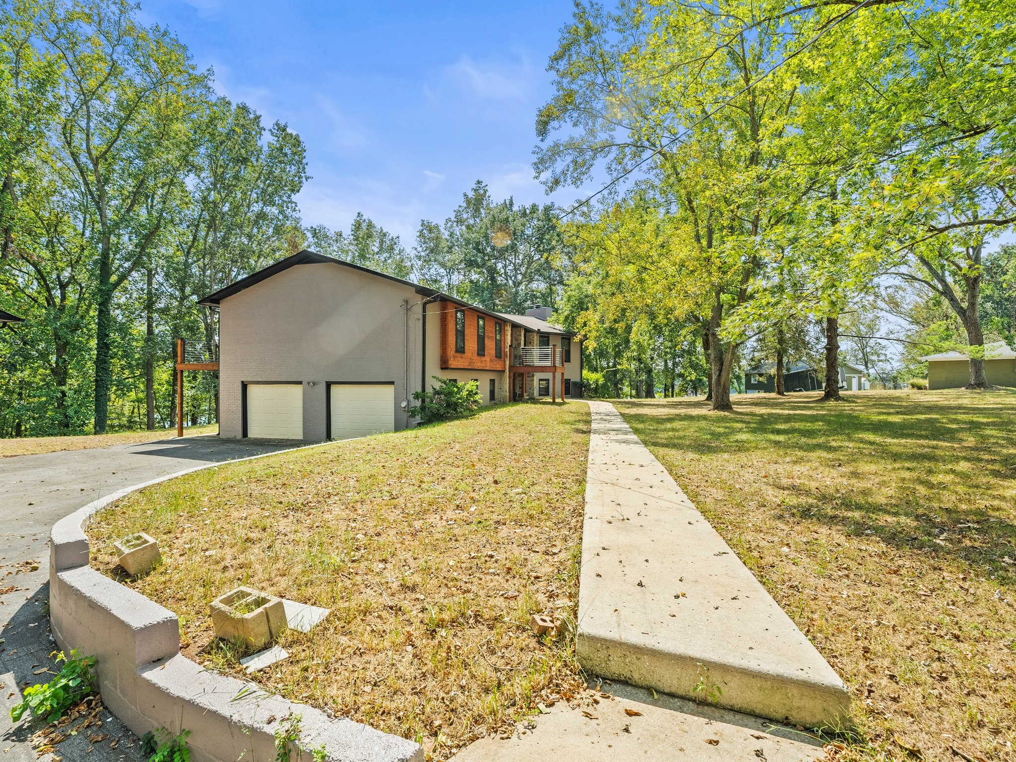 407 Flower Lane Dr