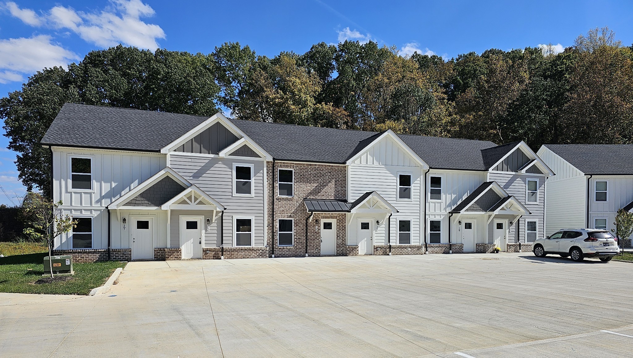 Photo 1 of 19 — 100 Henry Dr 212, Burns, TN 37029