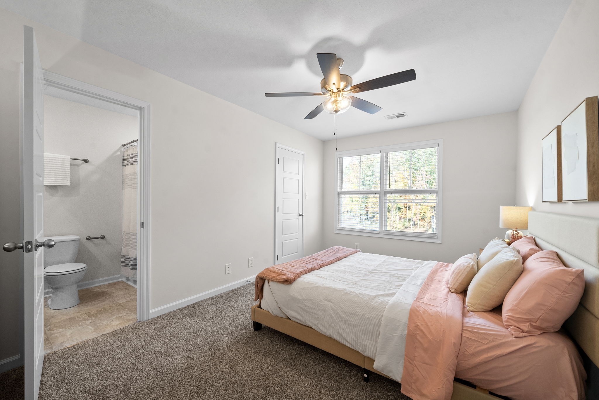 Clarksville, Tennessee 37043, United States, 2 Bedrooms Bedrooms, ,3 BathroomsBathrooms,Residential,Active,103435