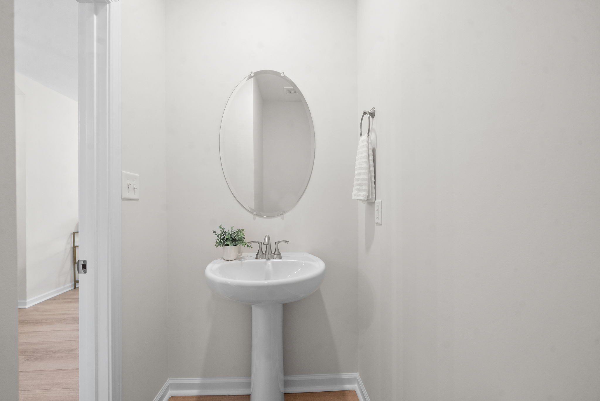 Clarksville, Tennessee 37043, United States, 2 Bedrooms Bedrooms, ,3 BathroomsBathrooms,Residential,Active,103435