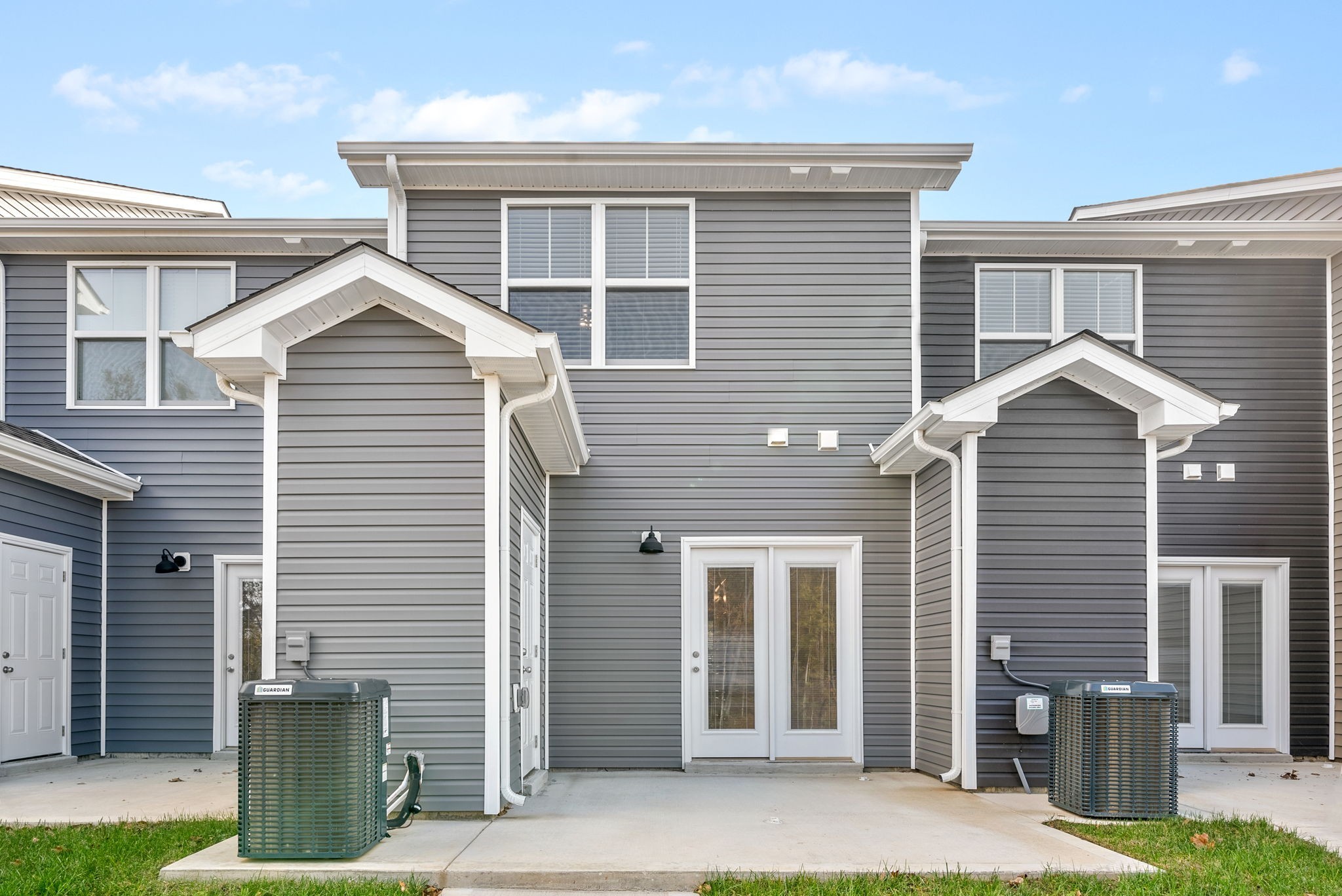 Clarksville, Tennessee 37043, United States, 2 Bedrooms Bedrooms, ,3 BathroomsBathrooms,Residential,Active,103435