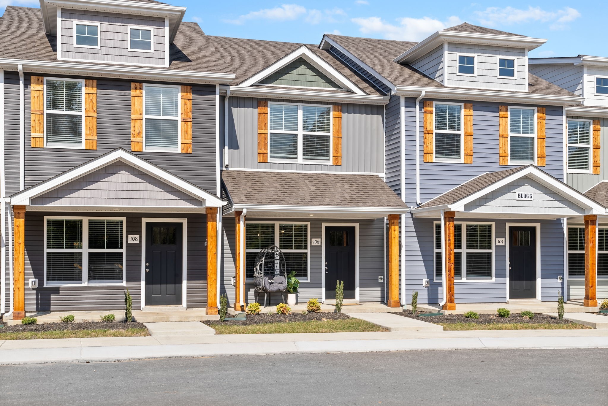 Clarksville, Tennessee 37043, United States, 2 Bedrooms Bedrooms, ,3 BathroomsBathrooms,Residential,Active,103435