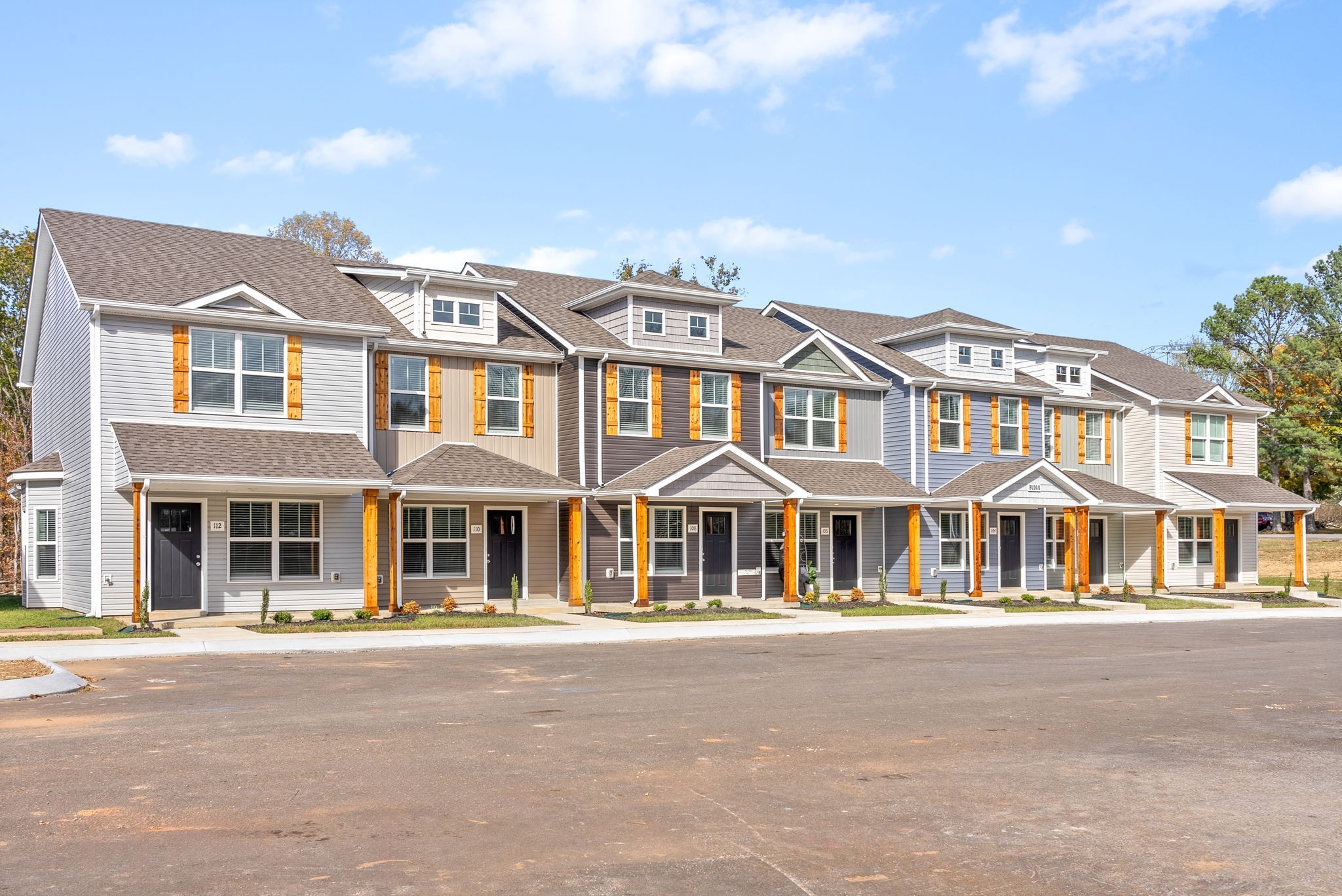 Clarksville, Tennessee 37043, United States, 2 Bedrooms Bedrooms, ,3 BathroomsBathrooms,Residential,Active,103435