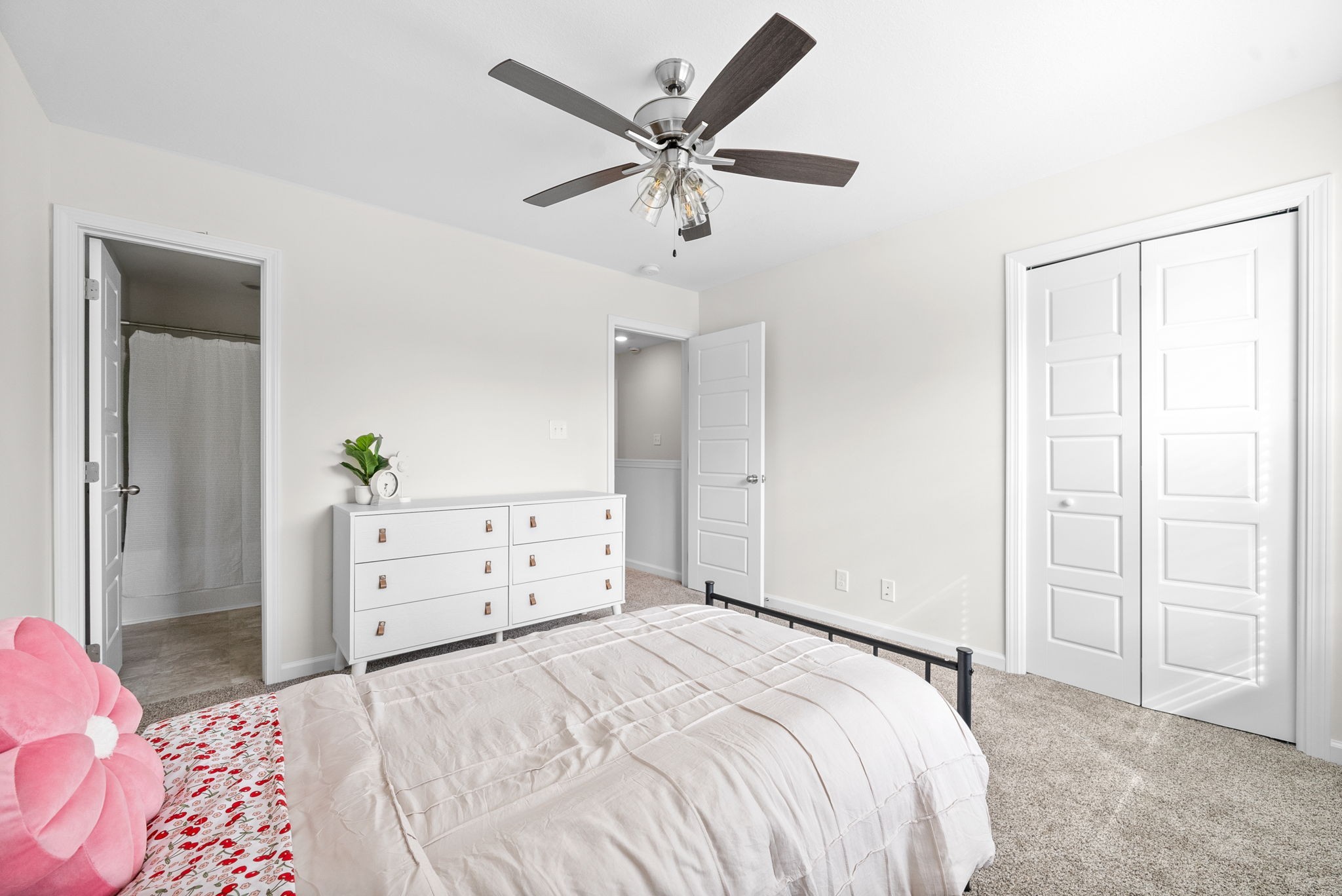 Clarksville, Tennessee 37043, United States, 2 Bedrooms Bedrooms, ,3 BathroomsBathrooms,Residential,Active,103435