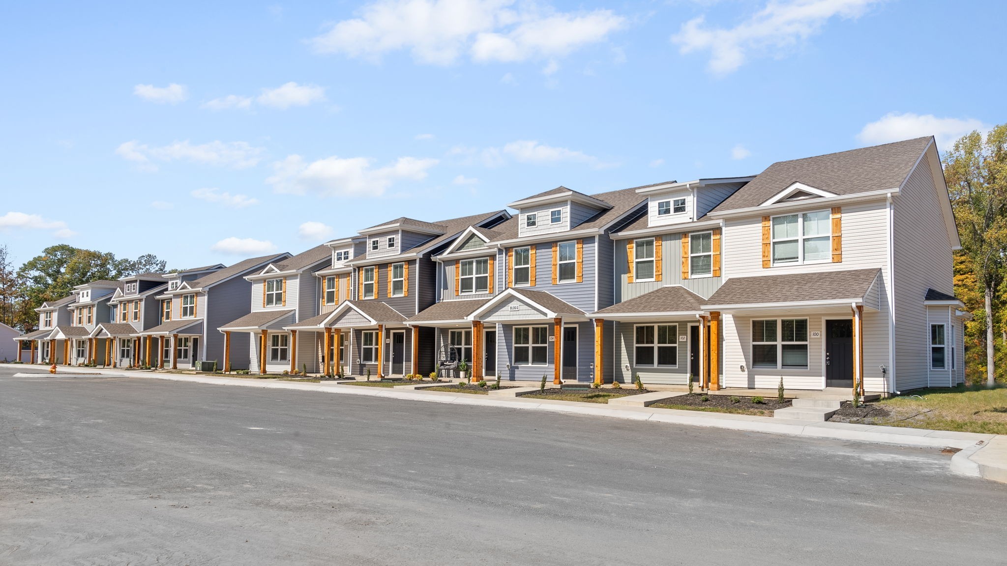 Clarksville, Tennessee 37043, United States, 2 Bedrooms Bedrooms, ,3 BathroomsBathrooms,Residential,Active,103435