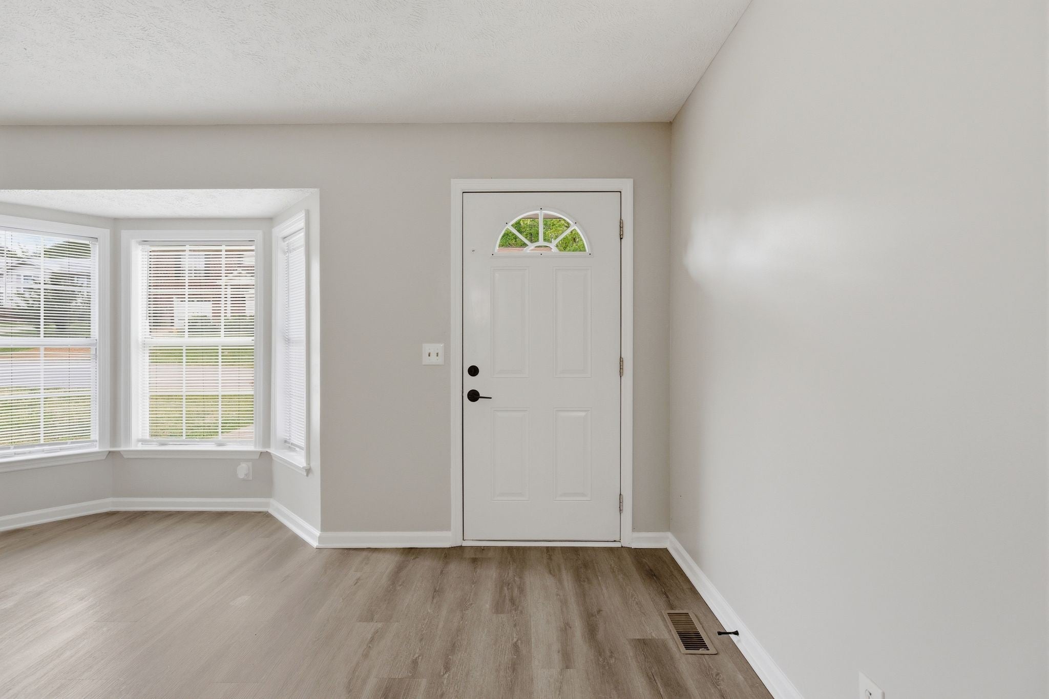 1320 Rice Hill Cir, Antioch TN 37013 3-bed home, photo 4 of 29