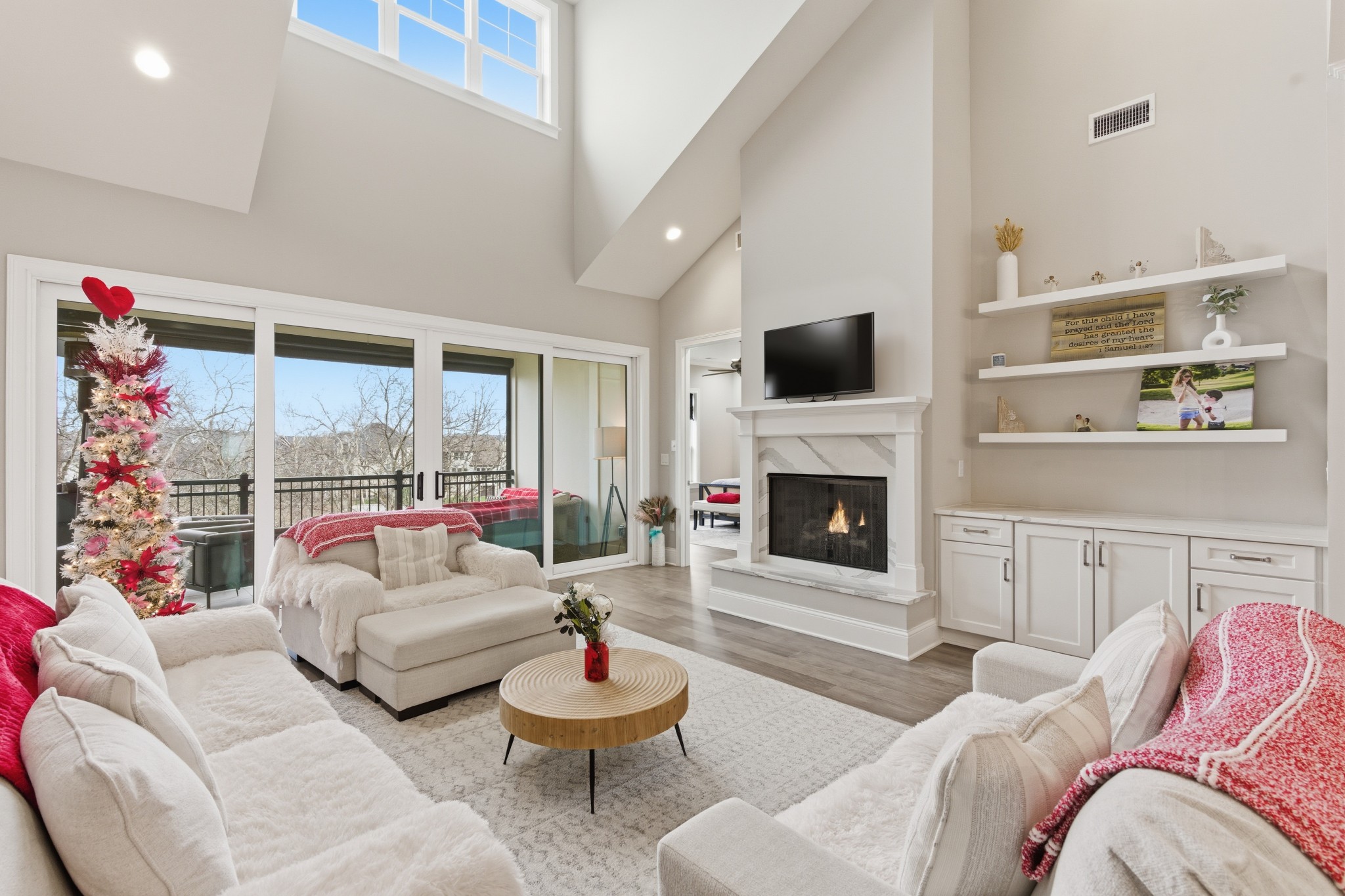 1024 Club View Drive B301