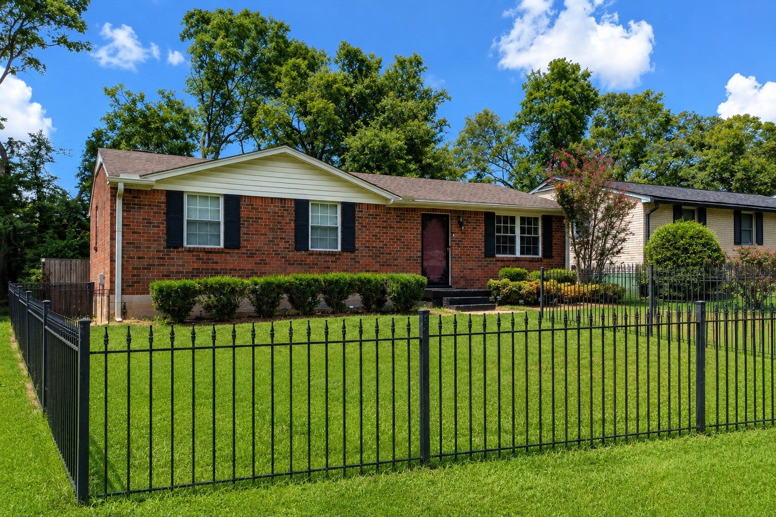 3-bed listing at 3229 Briarwick Dr, Nashville