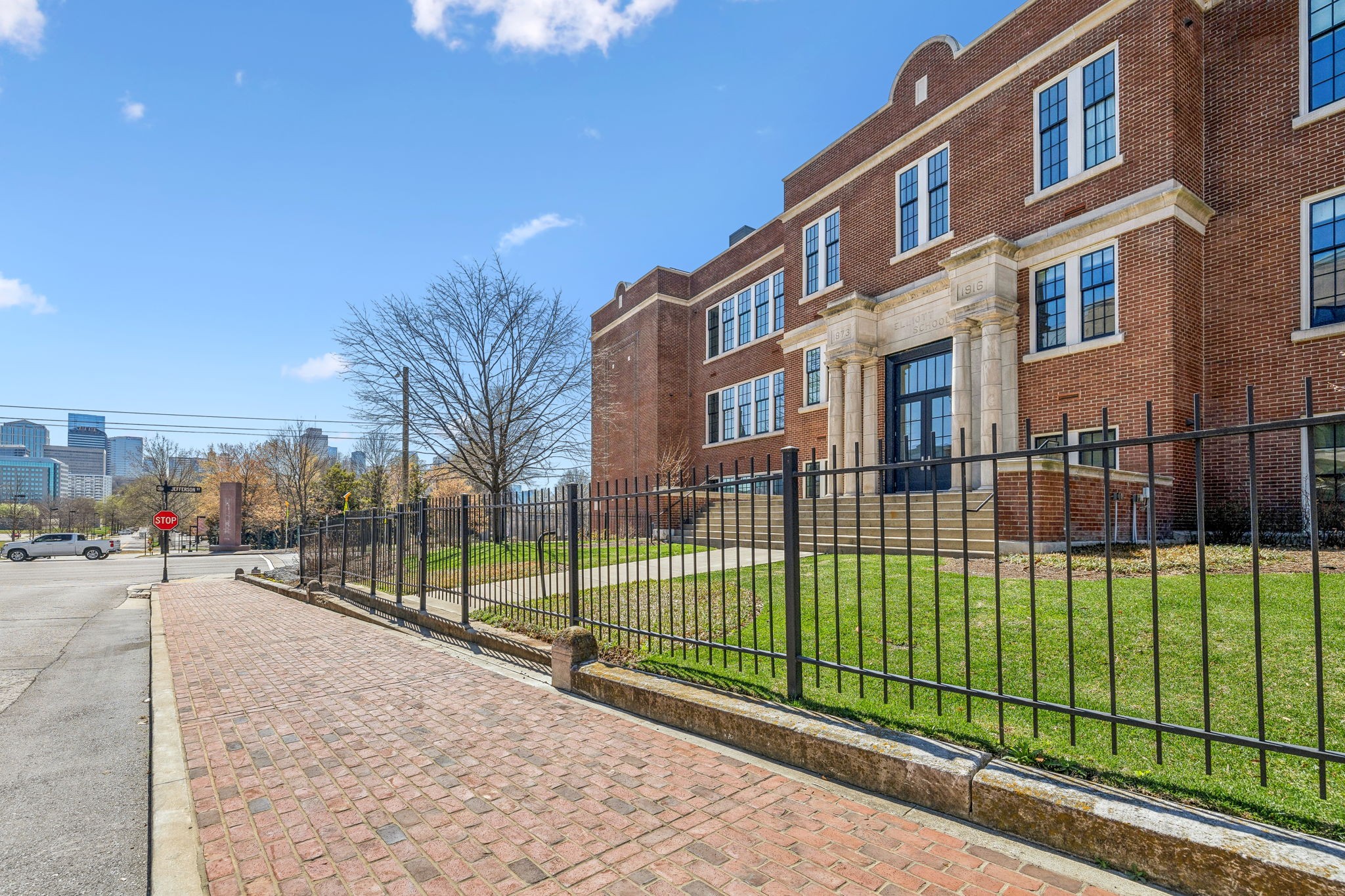 601 Madison St 102