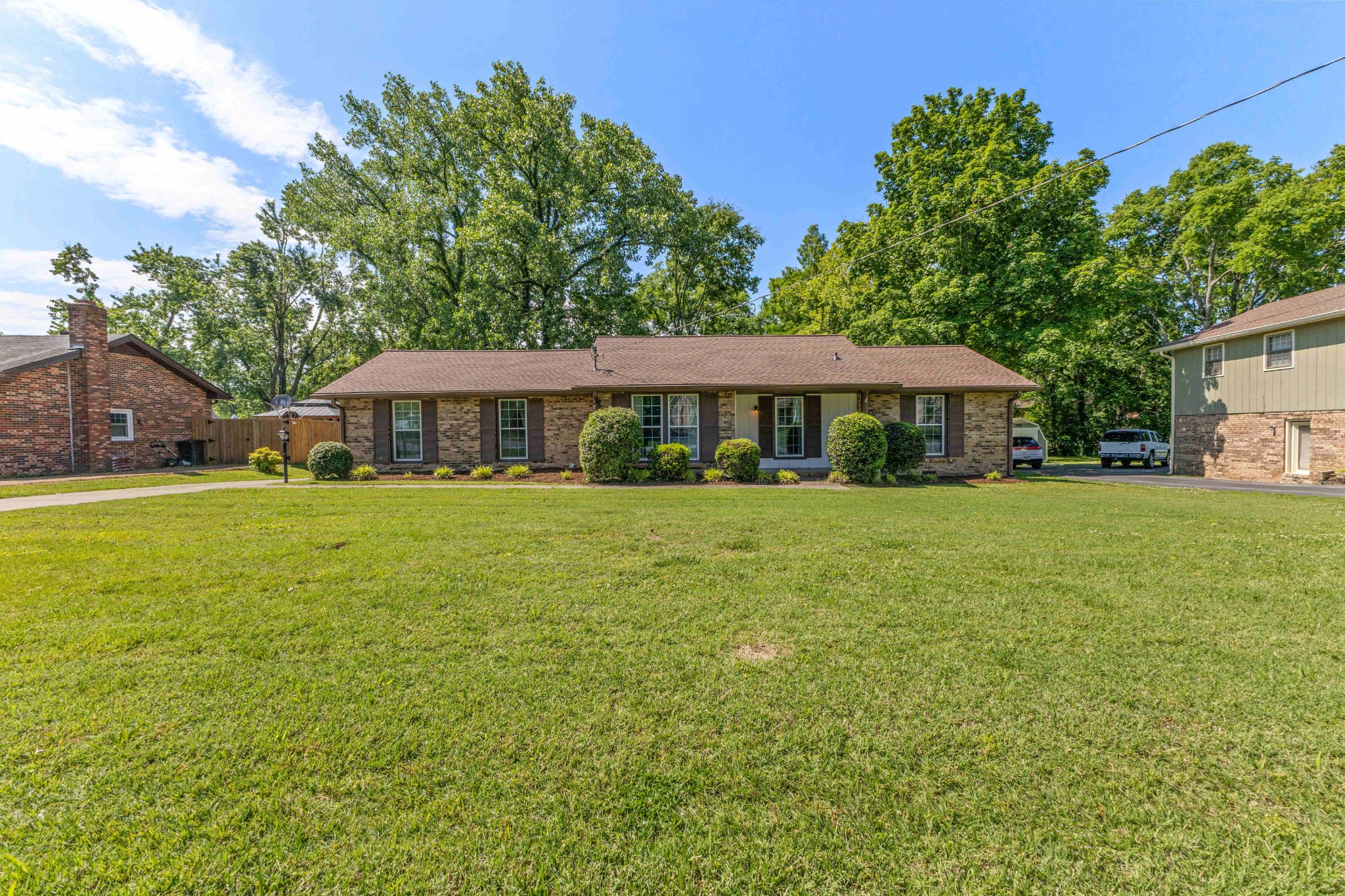 233 Iris Dr