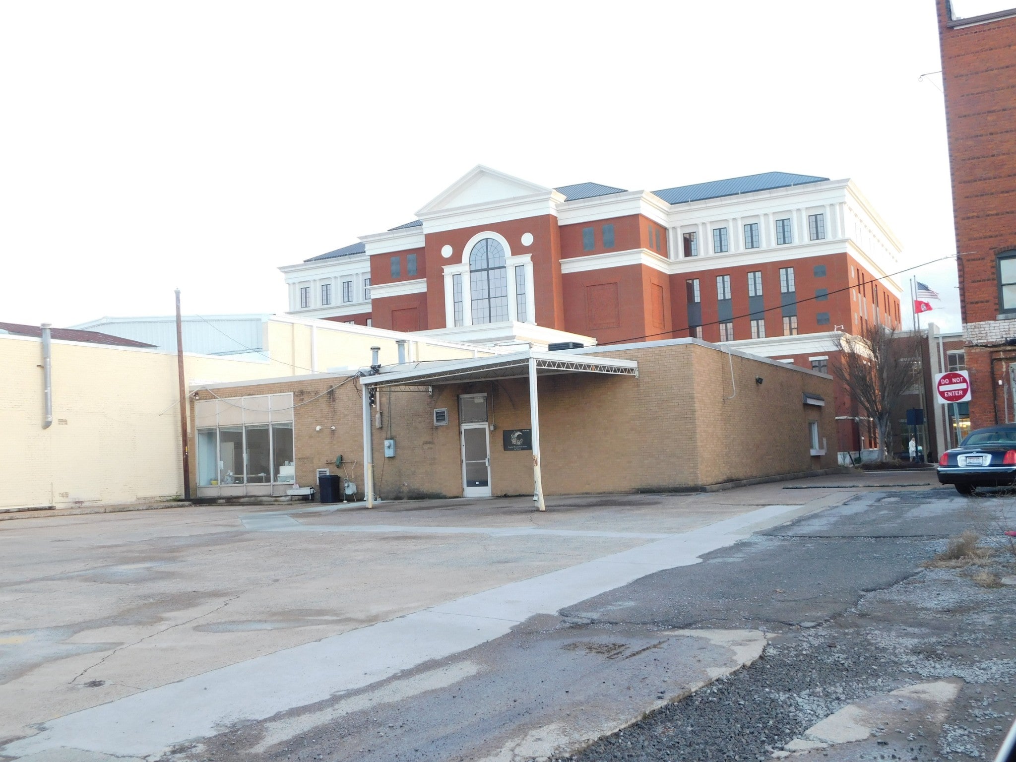 134 E Main St