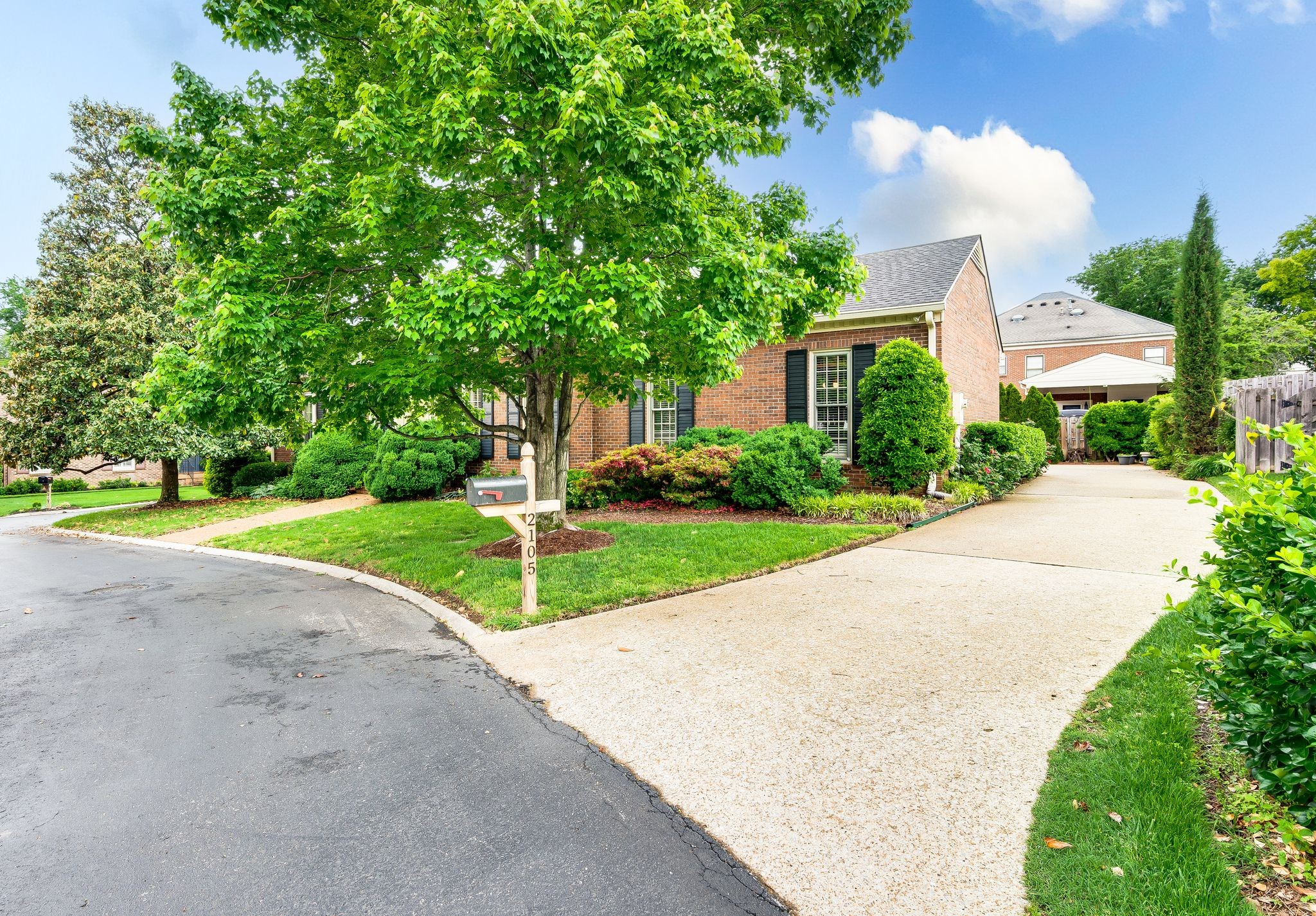 2105 Hobbs Ct