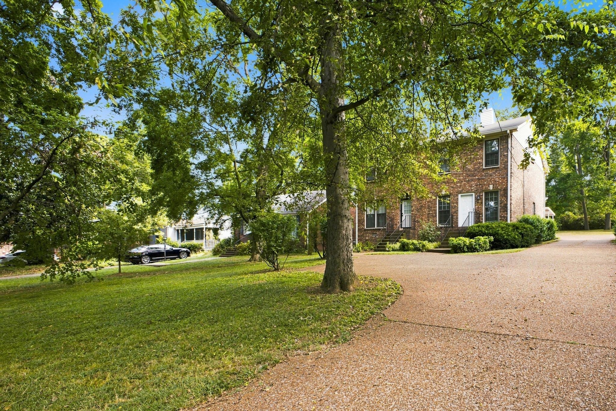 2-bed home for sale in Nashville, TN 37215, 2308 Sharondale Drive 2308 Sharondale Drive, Nashville TN 37215 2-bed home, photo 2 of 30