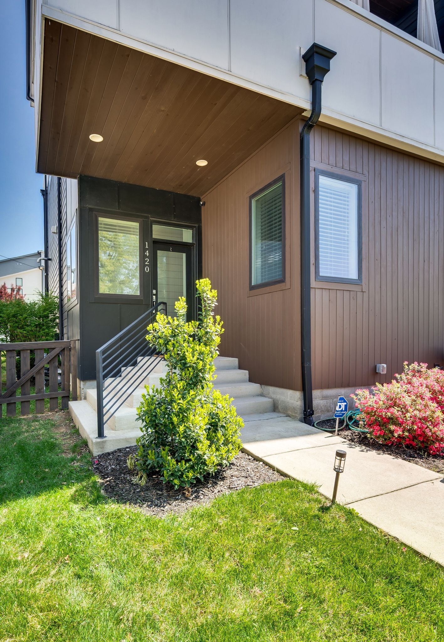 1420 15th Ave S