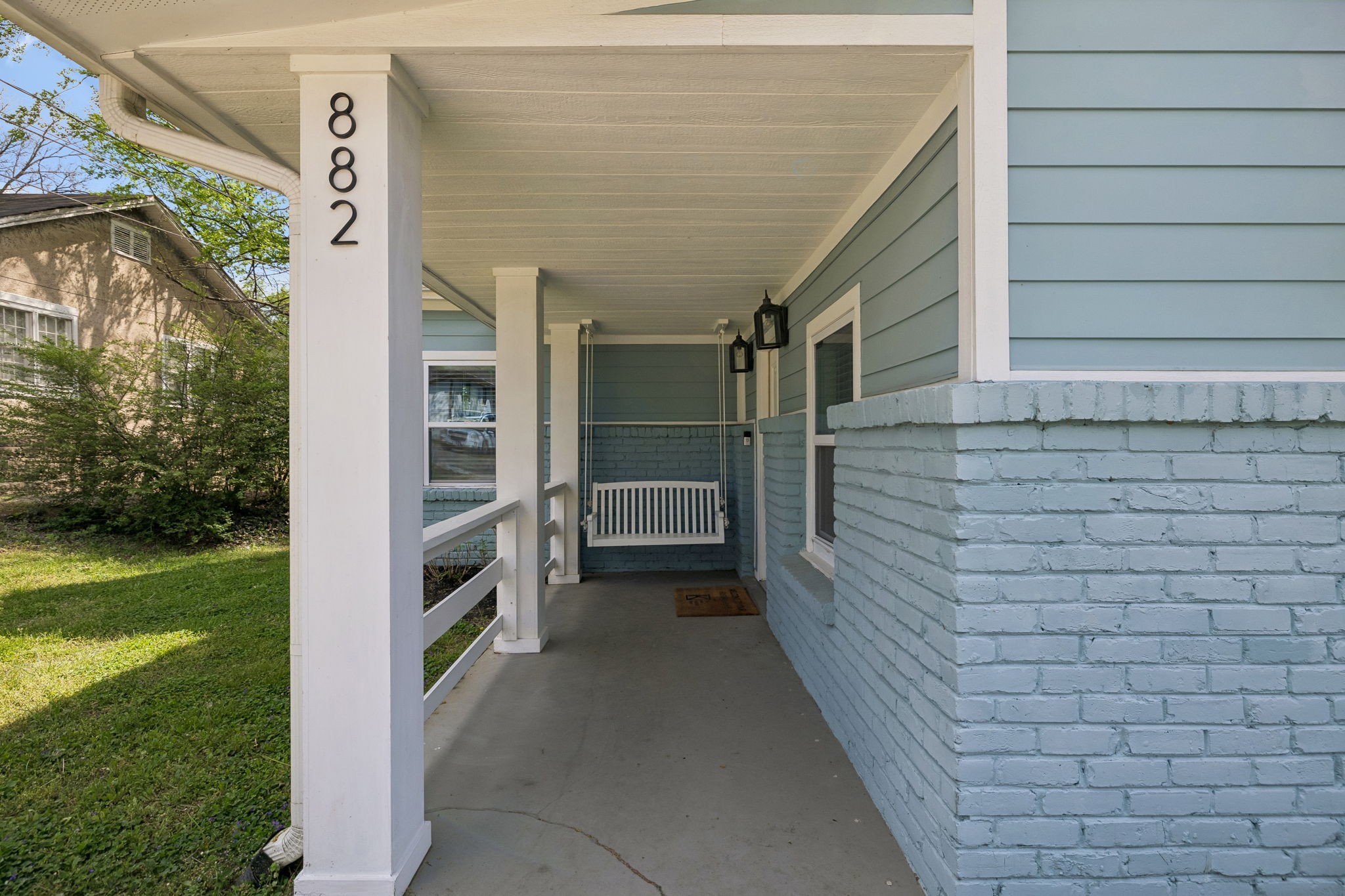 882 W Sharpe Ave