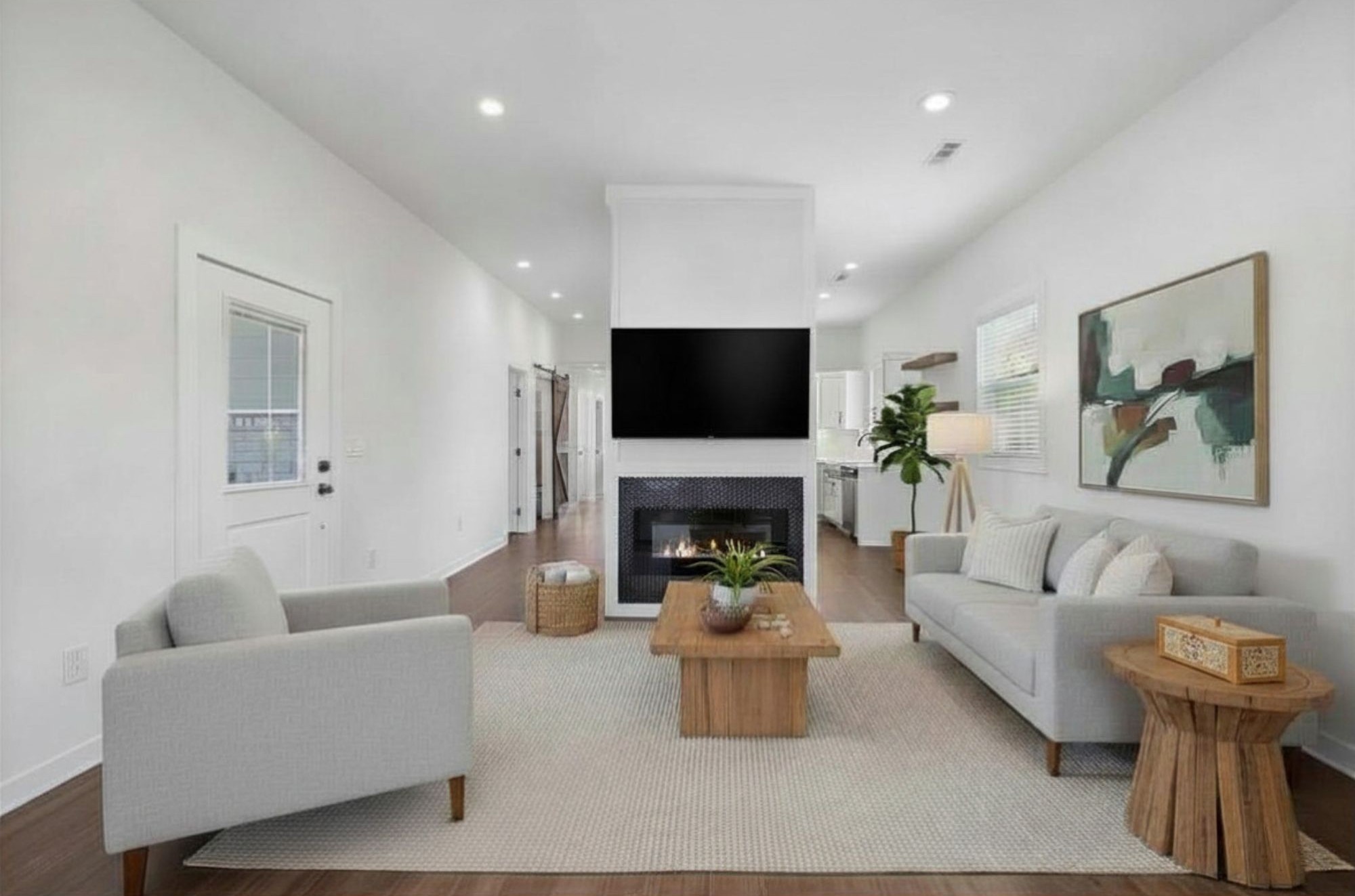 882 W Sharpe Ave