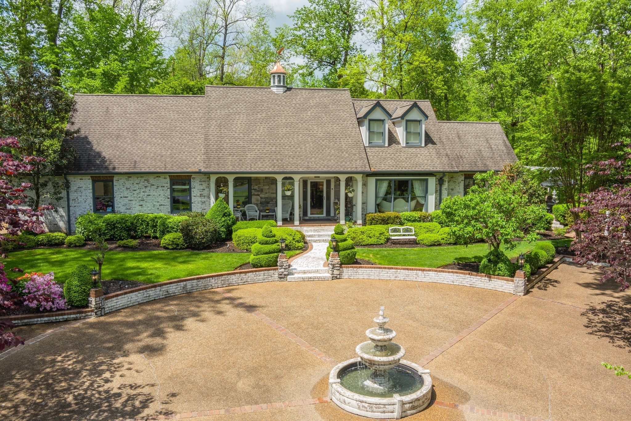 2211 Woodcreek Dr NW