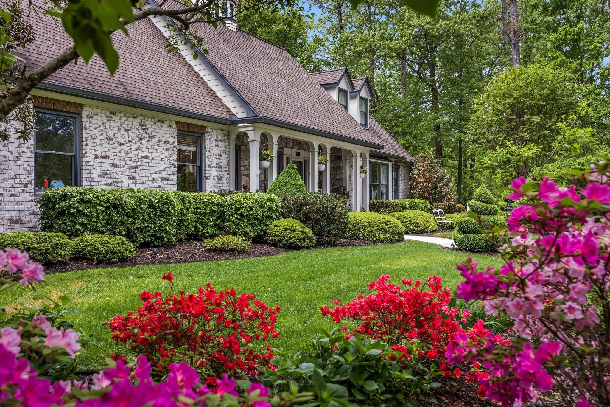 2211 Woodcreek Dr NW