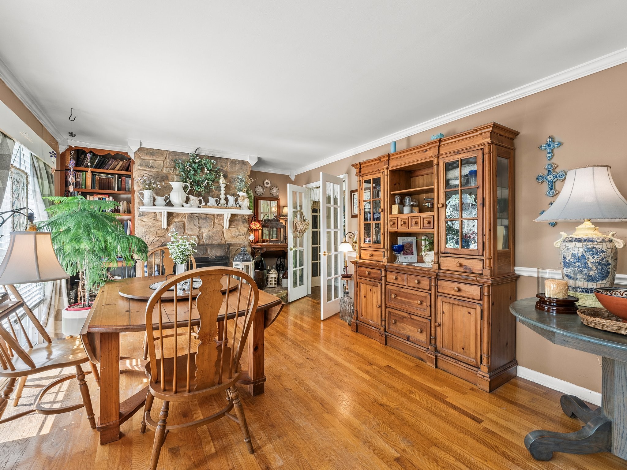 102 Essex Ct