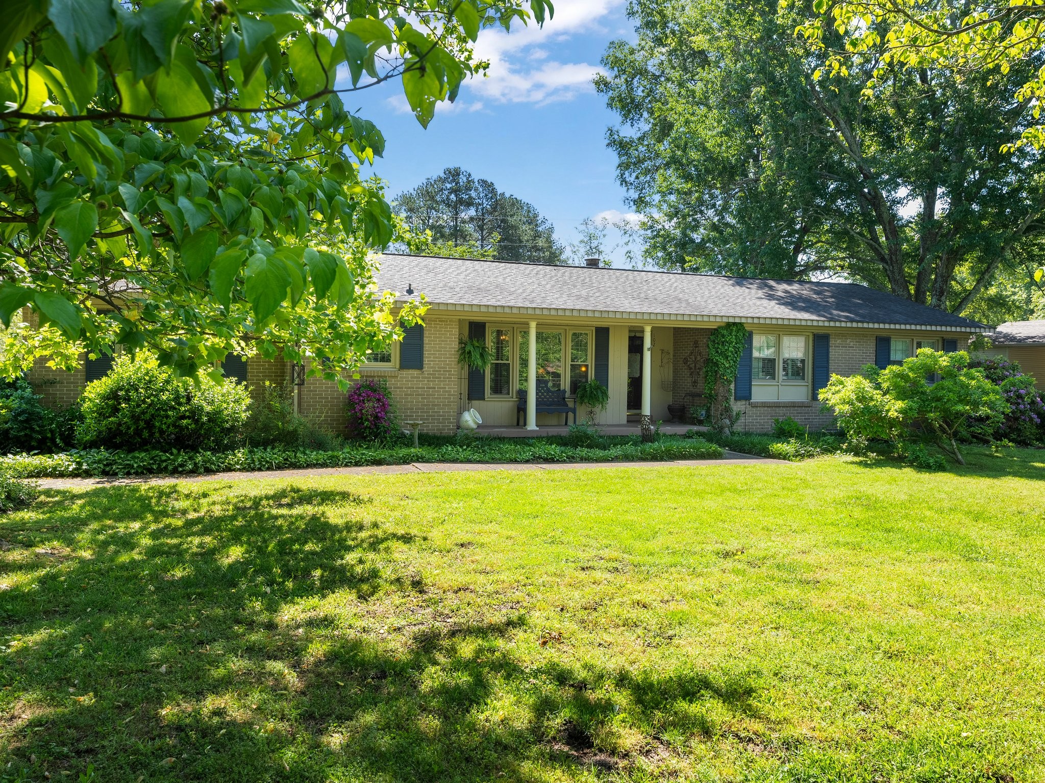 102 Essex Ct