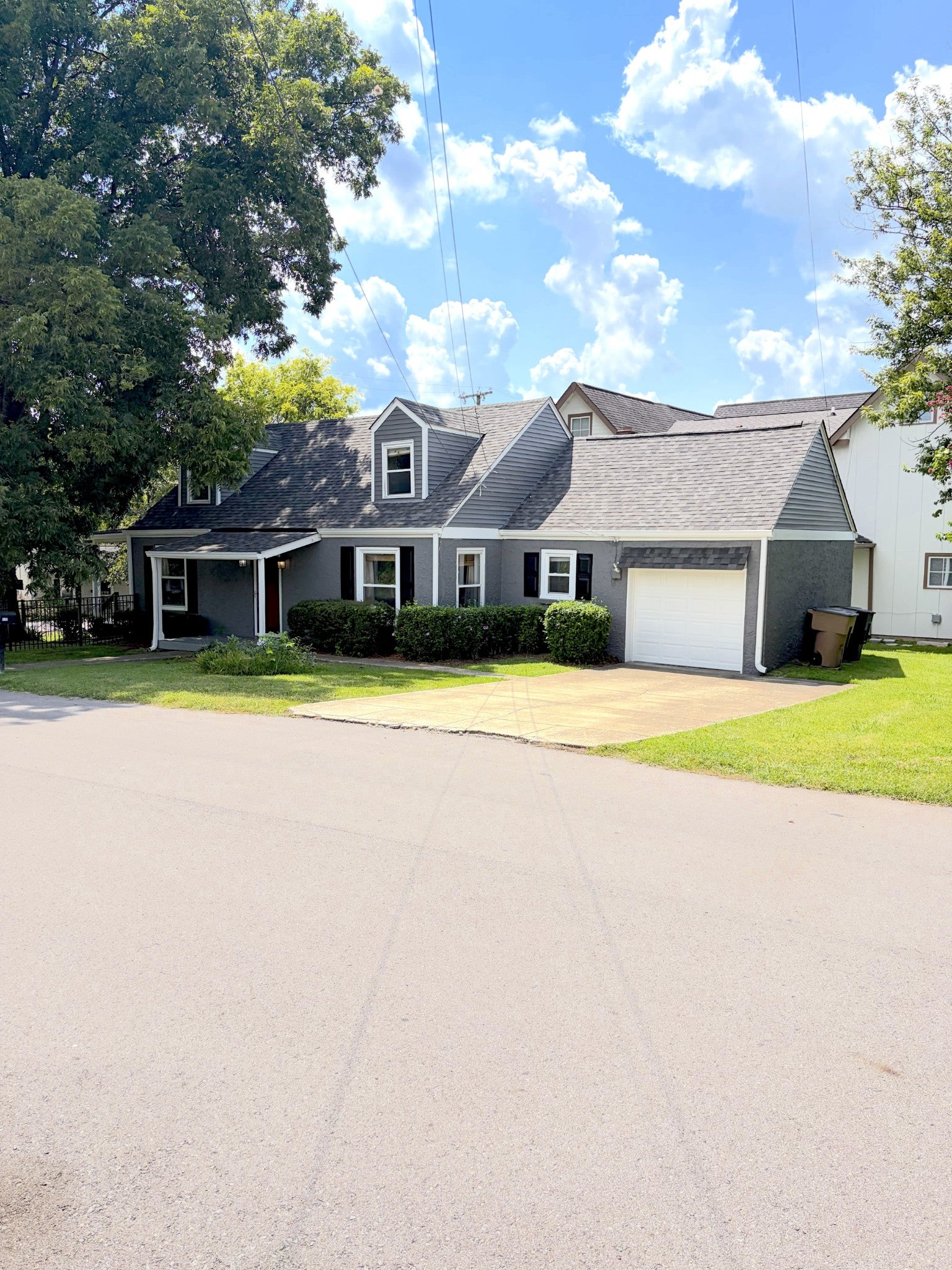 715 Park Cir