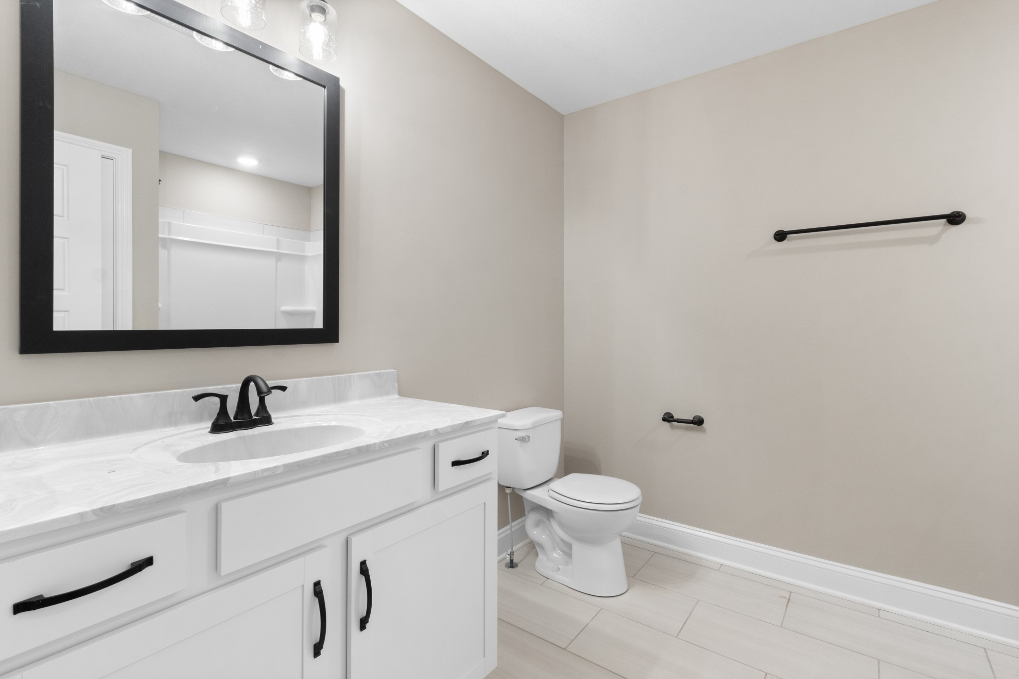 Clarksville, Tennessee 37040, United States, 5 Bedrooms Bedrooms, ,3 BathroomsBathrooms,Residential,Active,27998