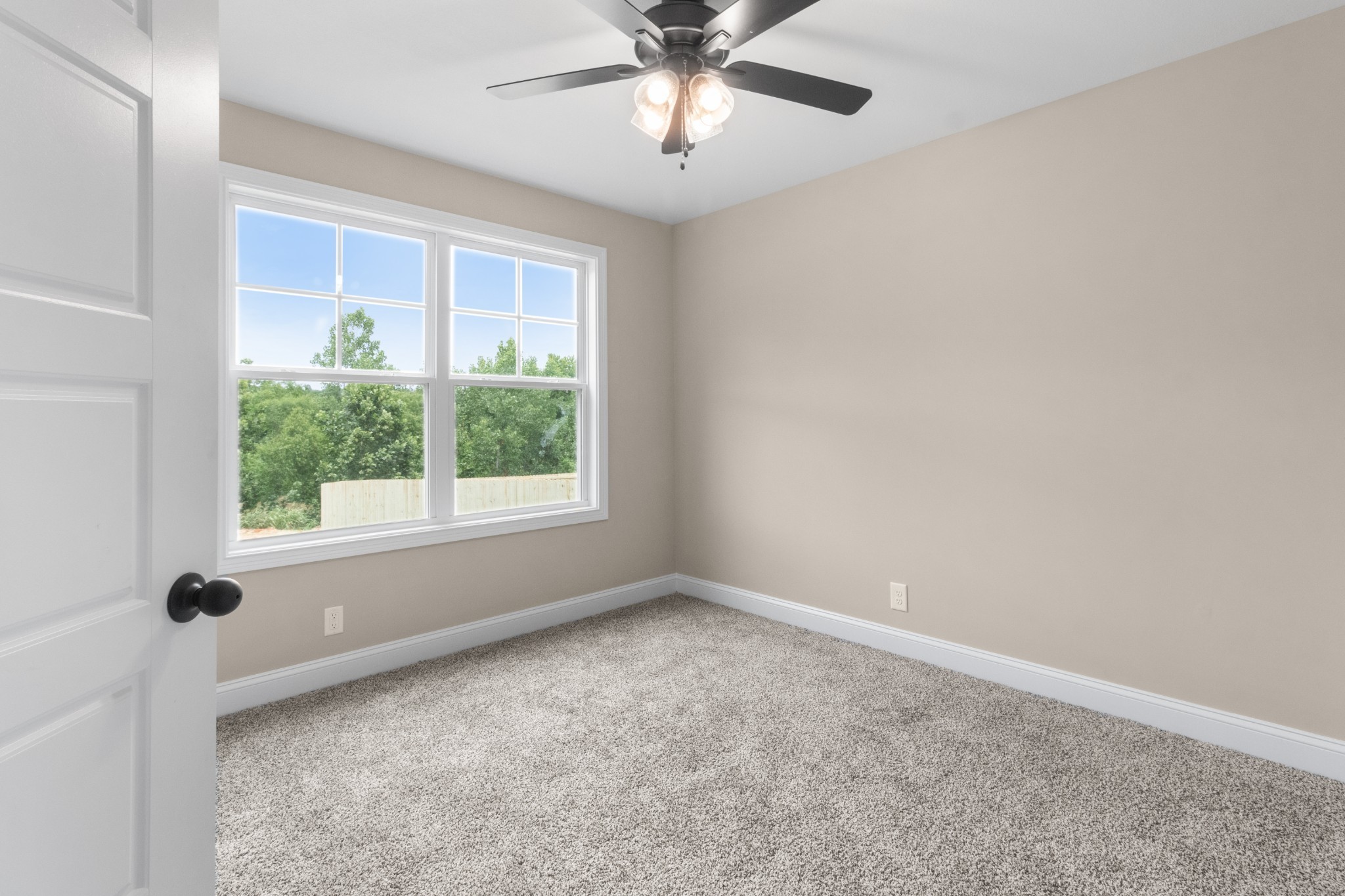 Clarksville, Tennessee 37040, United States, 5 Bedrooms Bedrooms, ,3 BathroomsBathrooms,Residential,Active,27998