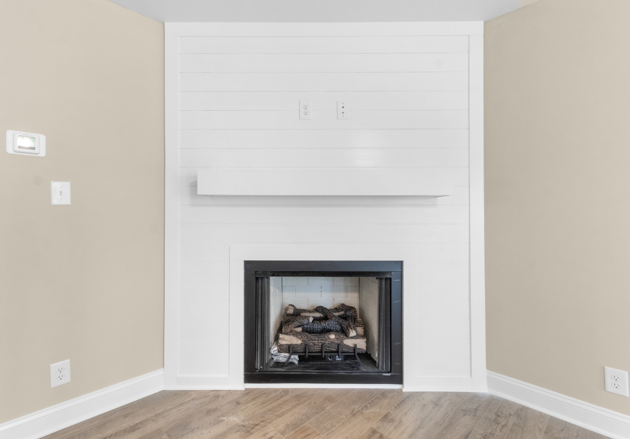 Clarksville, Tennessee 37040, United States, 5 Bedrooms Bedrooms, ,3 BathroomsBathrooms,Residential,Active,27998