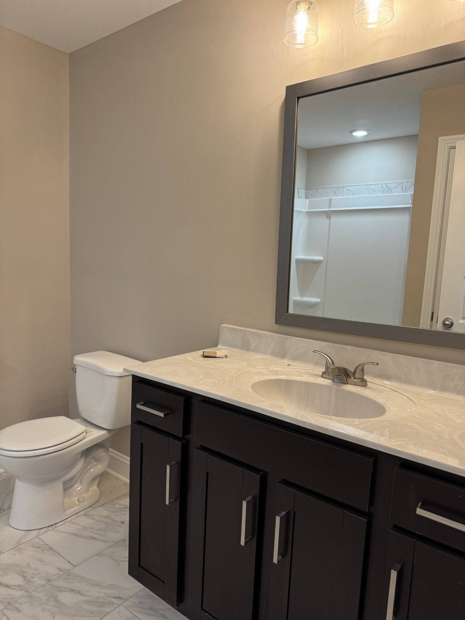 Clarksville, Tennessee 37040, United States, 5 Bedrooms Bedrooms, ,3 BathroomsBathrooms,Residential,Active,27998