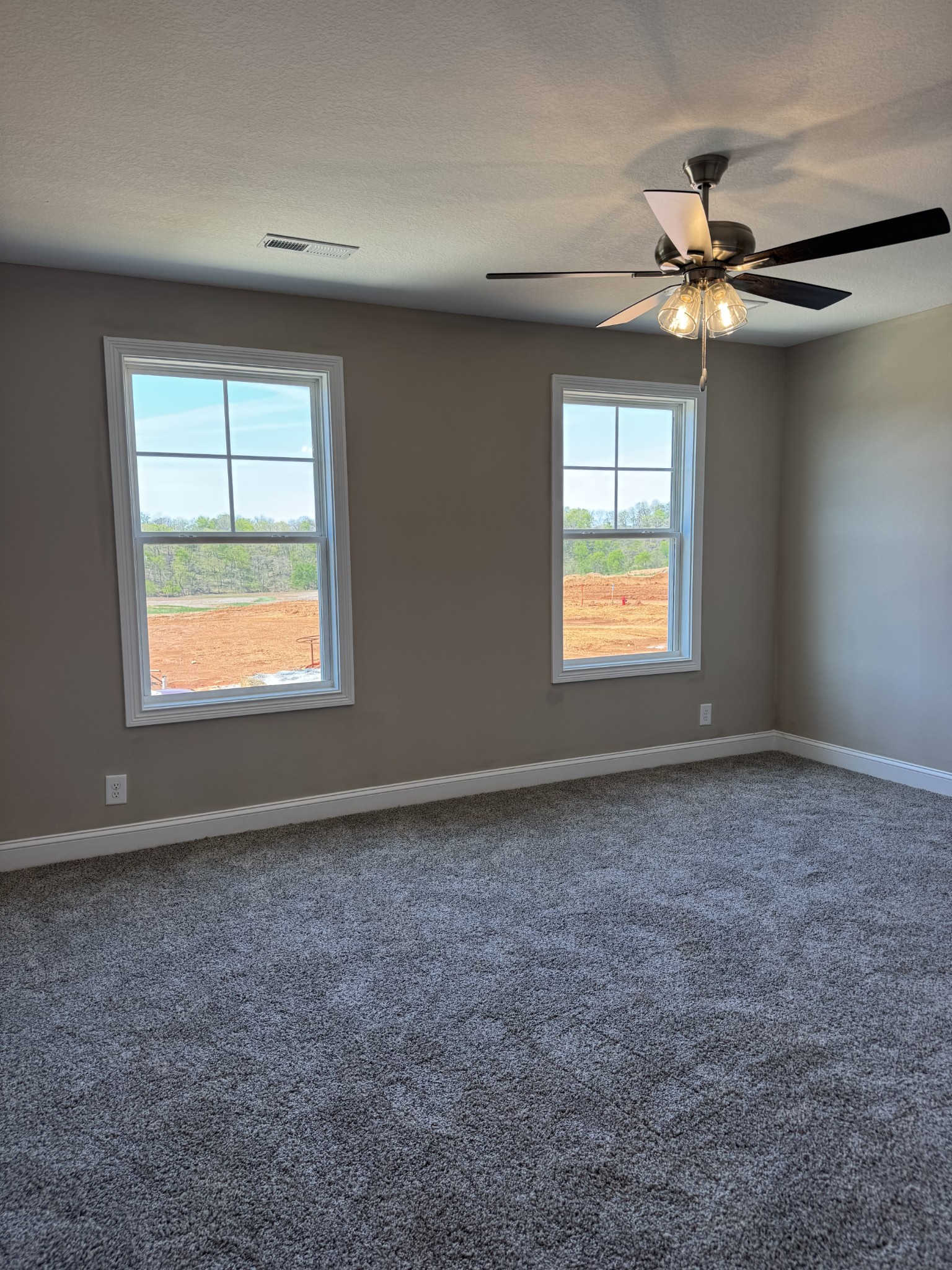 Clarksville, Tennessee 37040, United States, 5 Bedrooms Bedrooms, ,3 BathroomsBathrooms,Residential,Active,27998