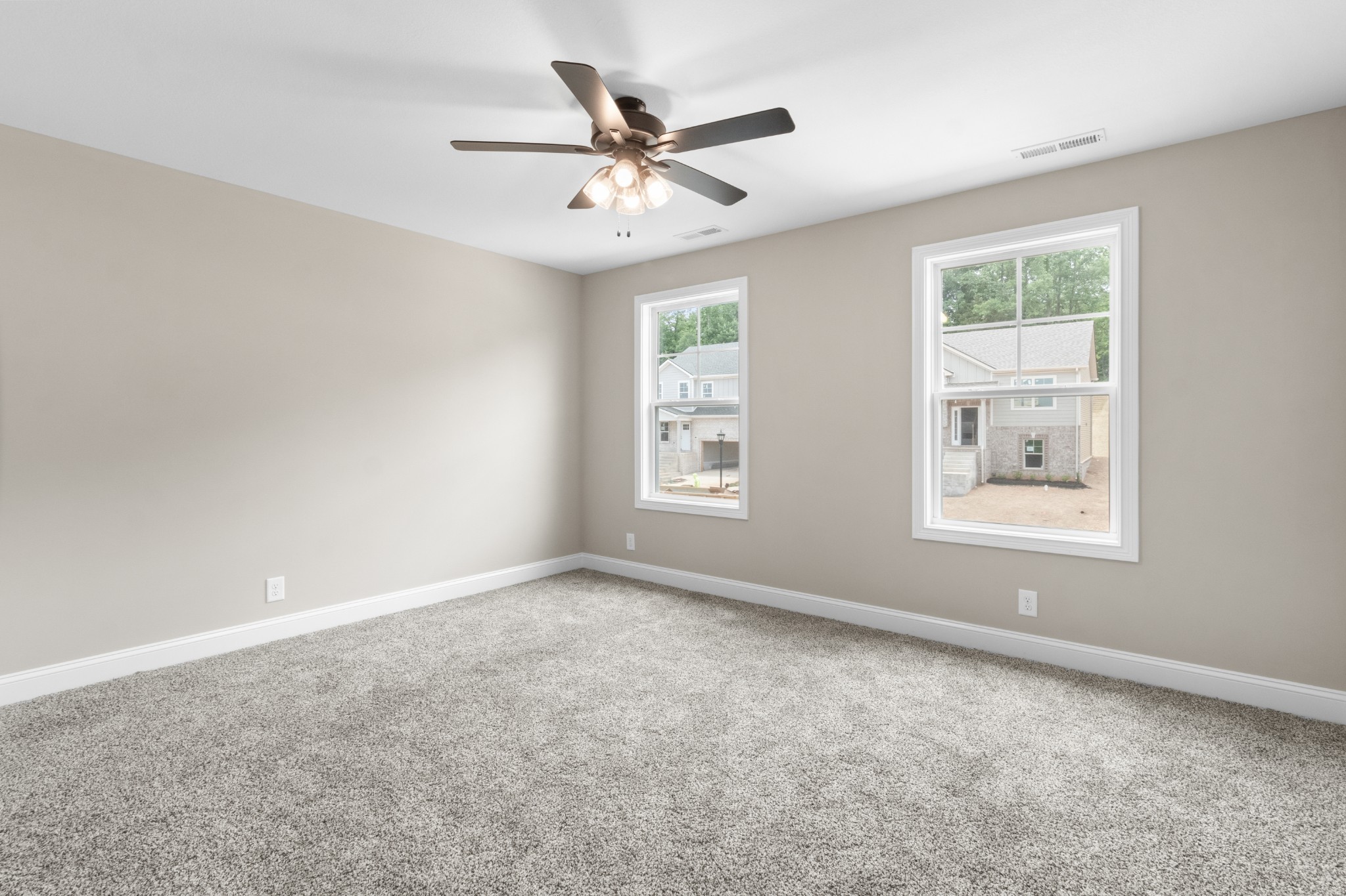 Clarksville, Tennessee 37040, United States, 5 Bedrooms Bedrooms, ,3 BathroomsBathrooms,Residential,Active,27998