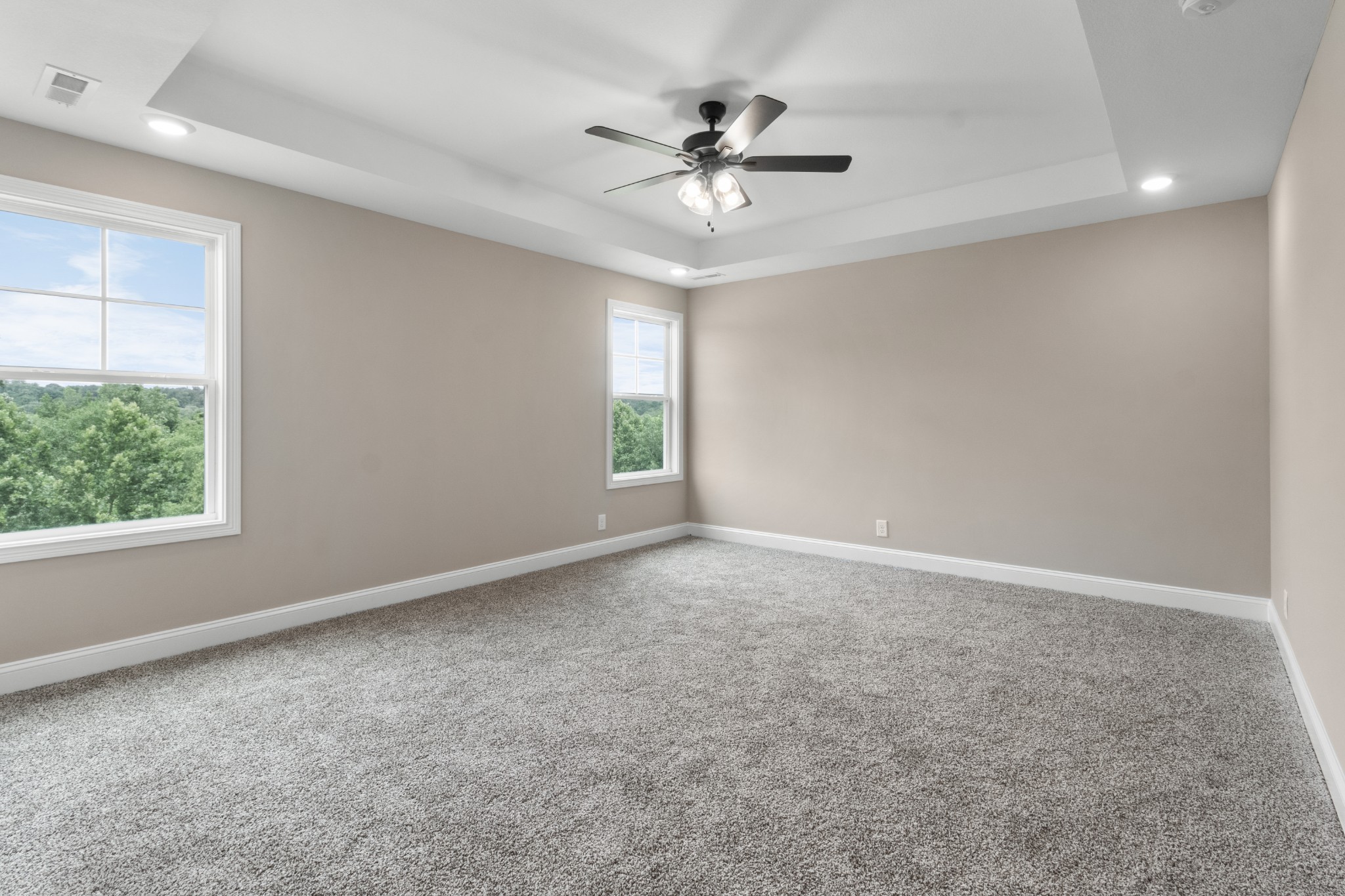 Clarksville, Tennessee 37040, United States, 5 Bedrooms Bedrooms, ,3 BathroomsBathrooms,Residential,Active,27998