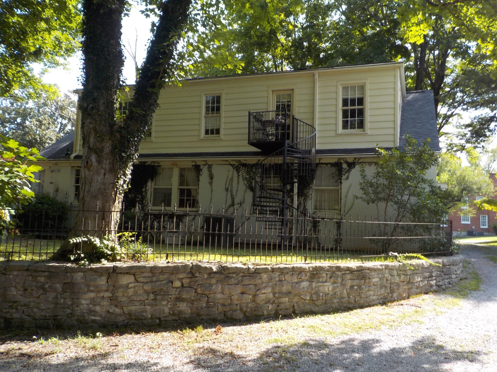 216 N Hume Ave