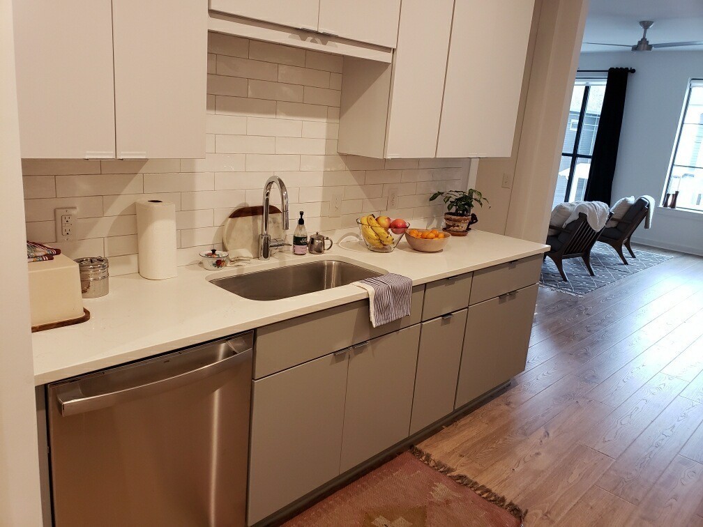 1402 Pillow St 203