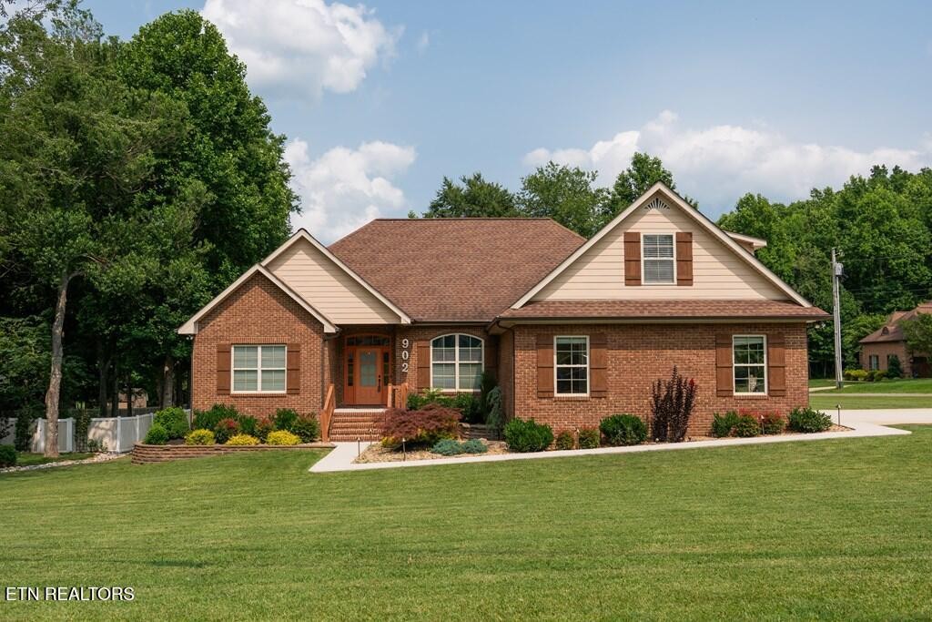 902 Evelyn Court