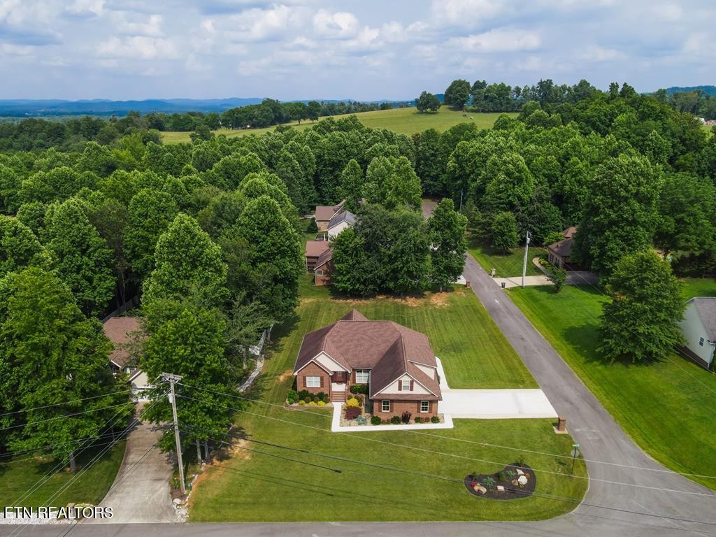 902 Evelyn Court