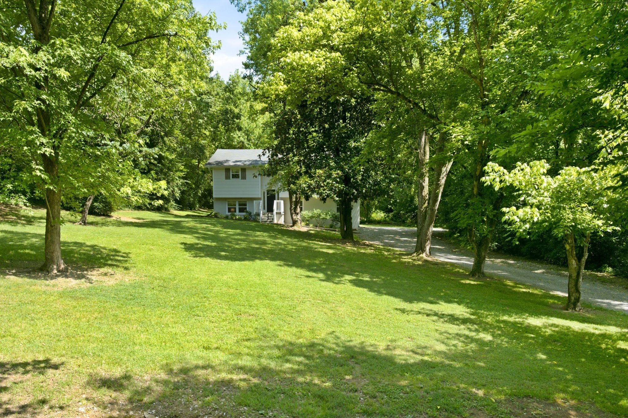 4-bed home for sale in Nashville, TN 37209, 6419 Charlotte Road Cir 6419 Charlotte Road Cir, Nashville TN 37209 4-bed home, photo 3 of 22