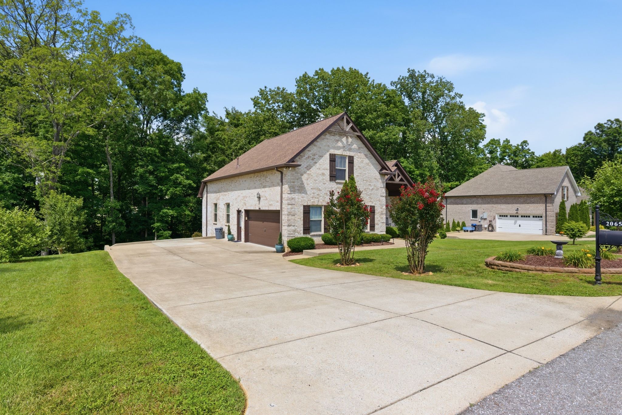 2065 Stratford Ln