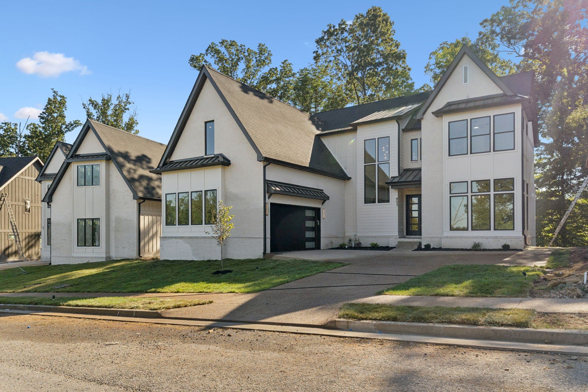 5-bed listing at 840 Summit Oaks Ct, Nashville