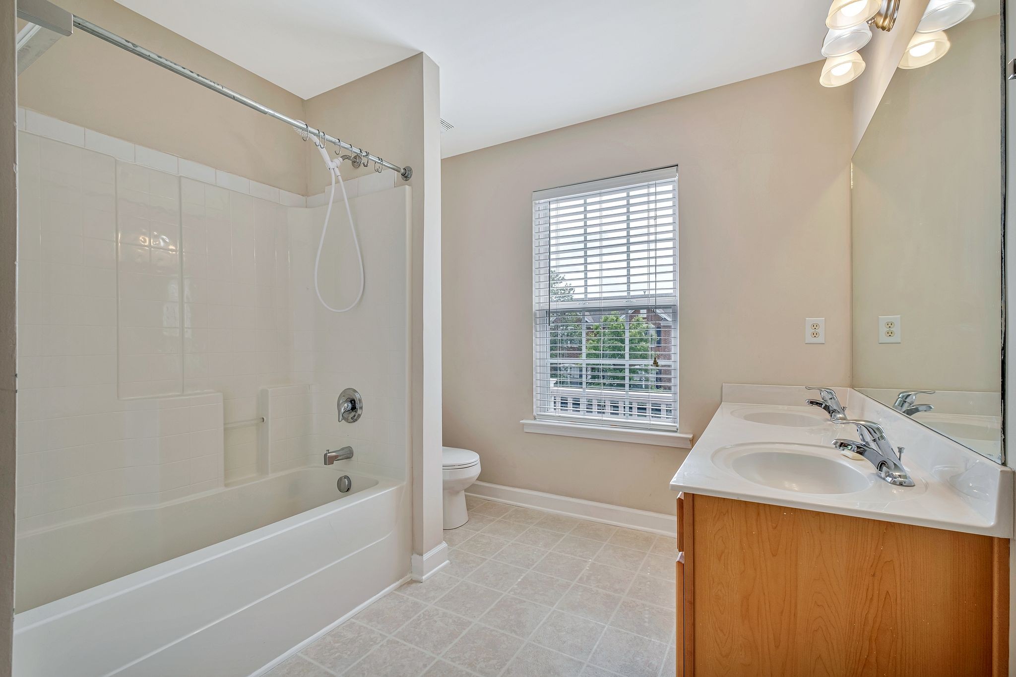 Franklin, Tennessee 37067, United States, 5 Bedrooms Bedrooms, ,3 BathroomsBathrooms,Residential,Active,173492