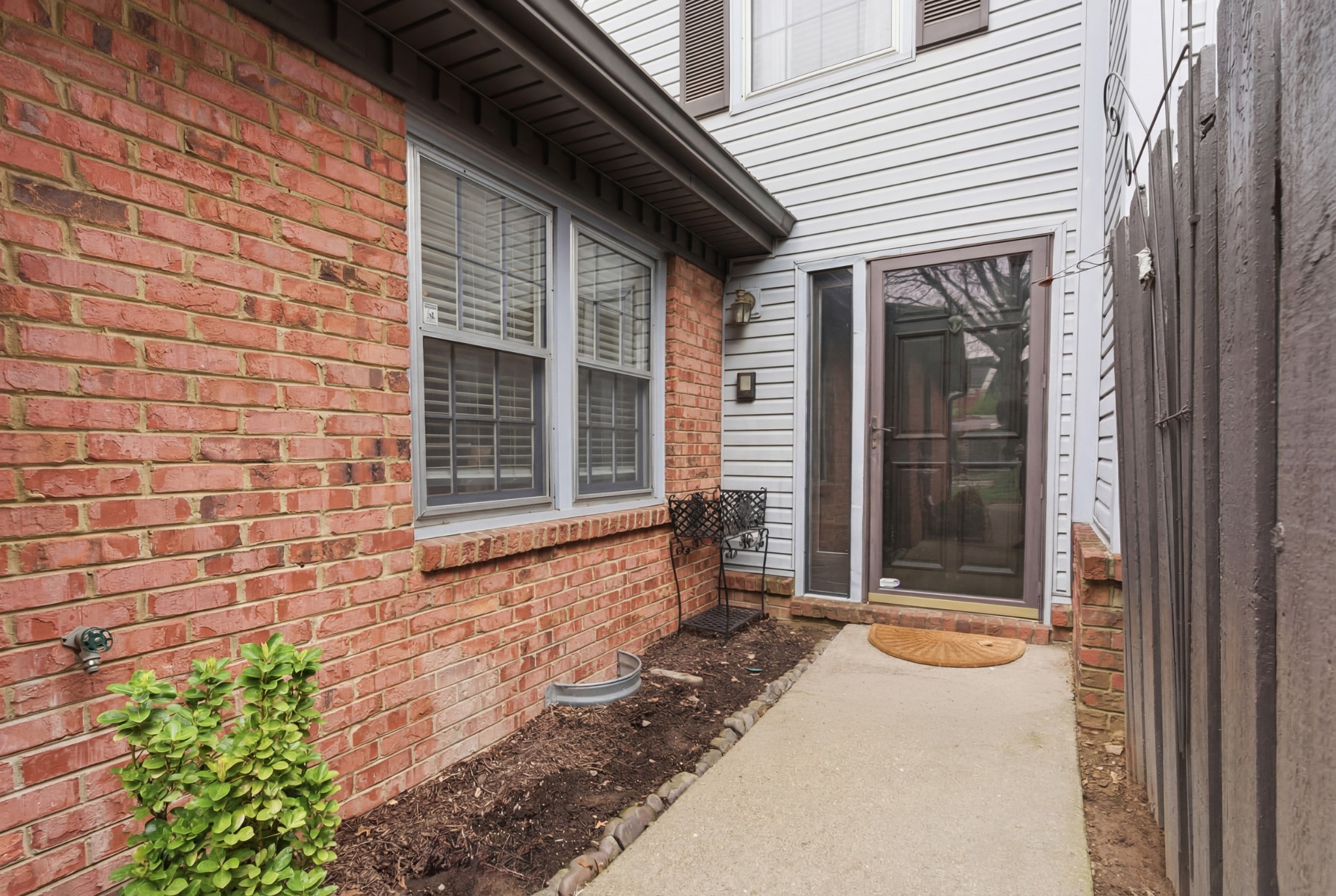 111 Hearthstone Manor Cir