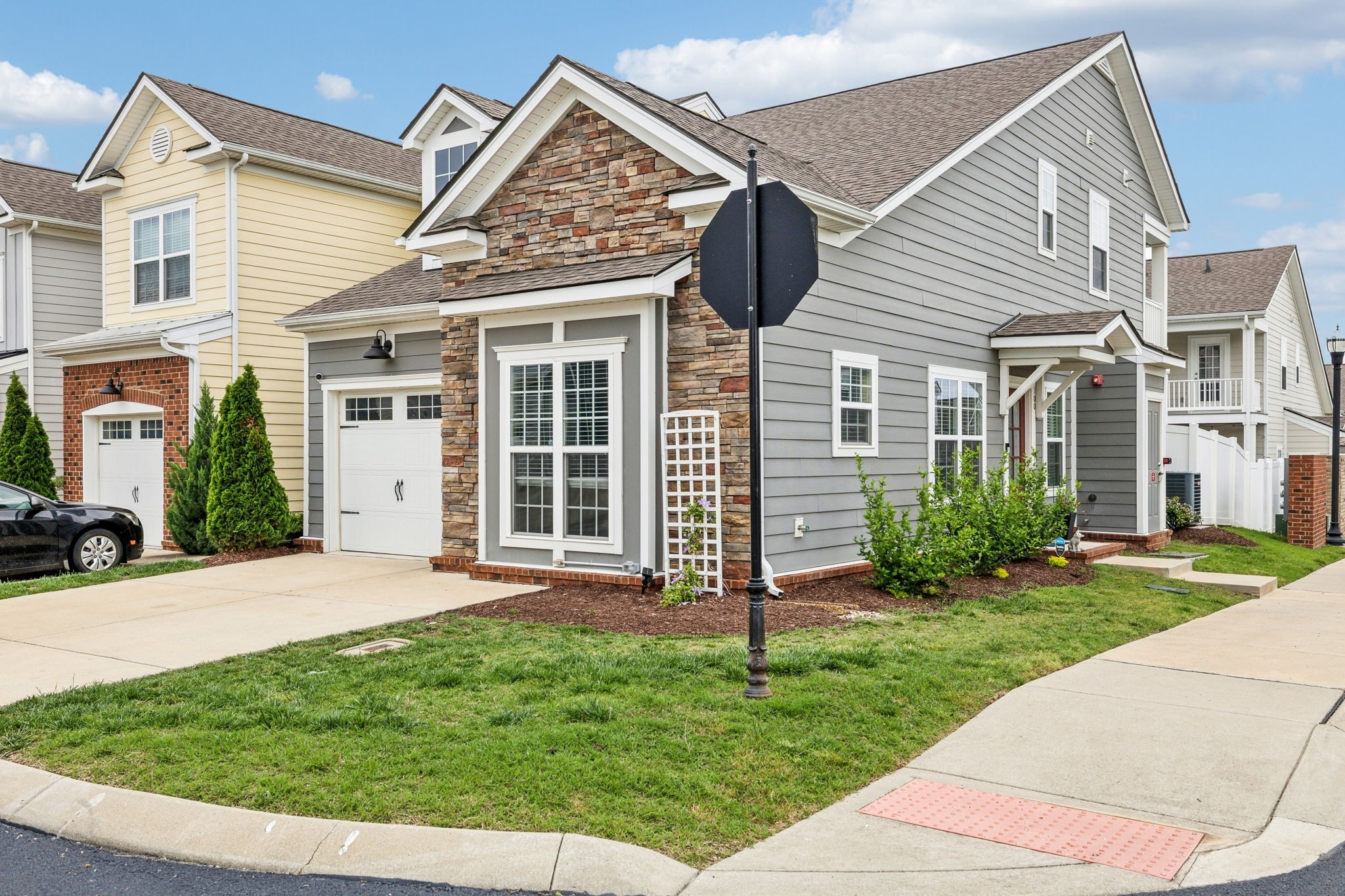 100 Bergen Dr